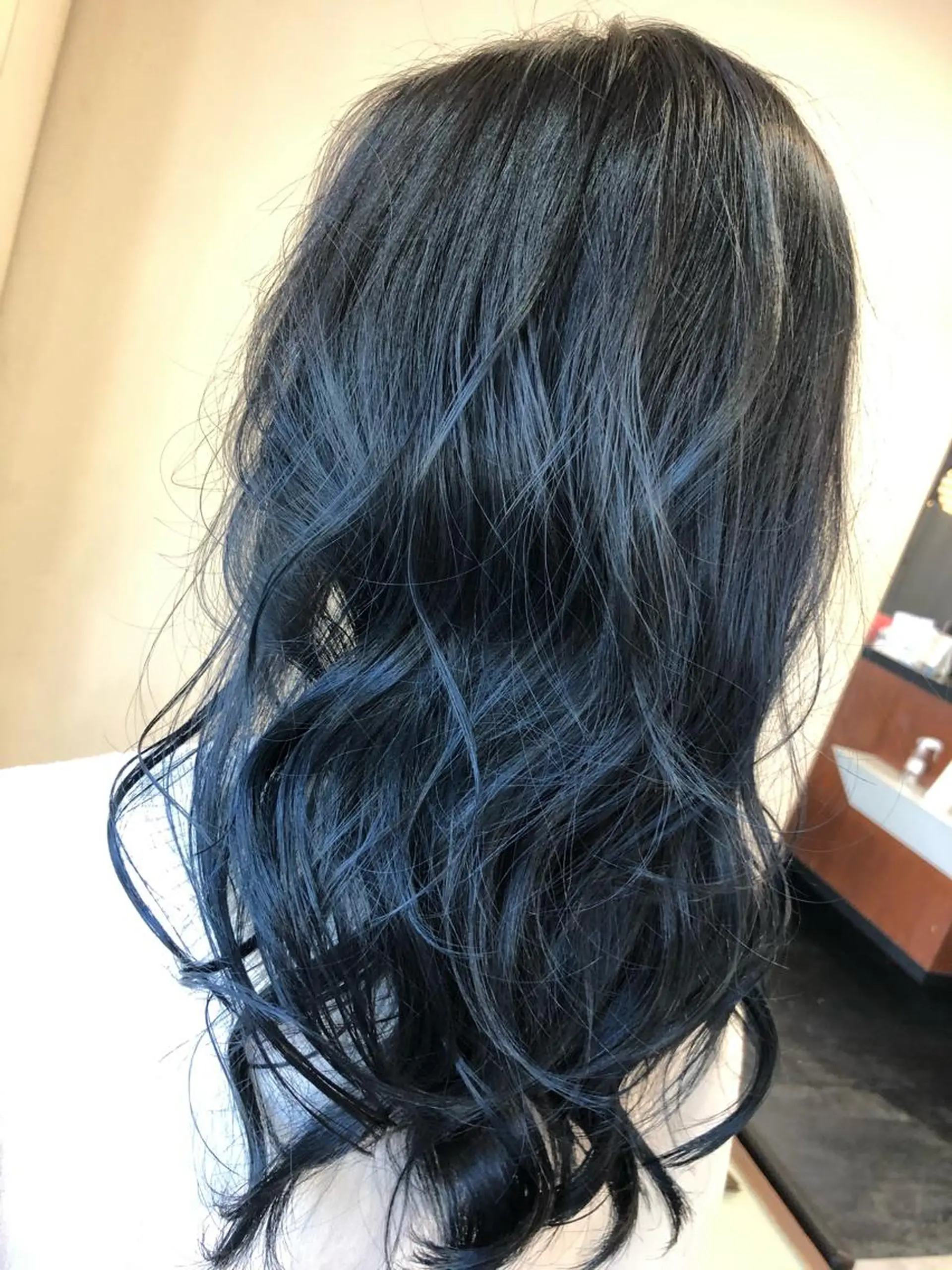 セミロング カラー 黒髪 ブルーカラー ブルーブラック カット ヘアカラー トリートメント 友松 世奈のマツエク・マツパデザイン
