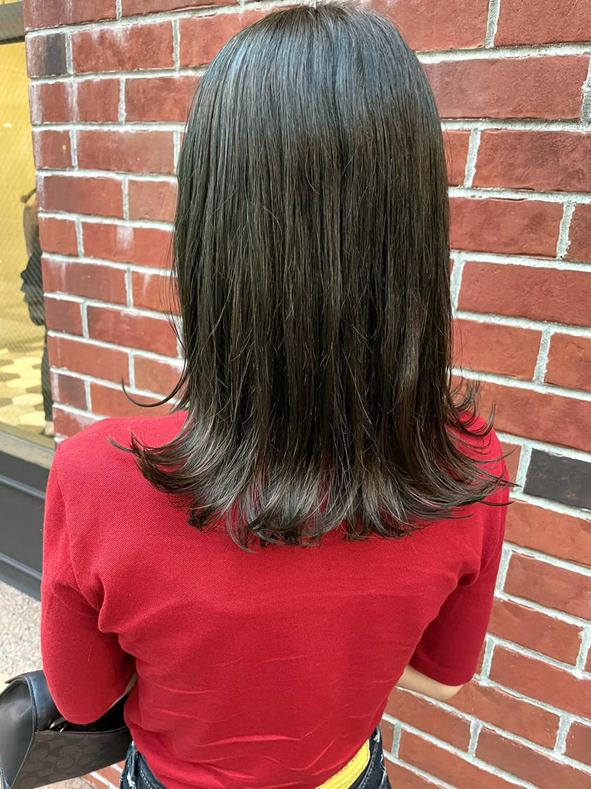 ミディアム カラー グレージュ オリーブグレージュ オリーブグレー オレンジ カット ヘアカラー 縞田 健一のヘアスタイル