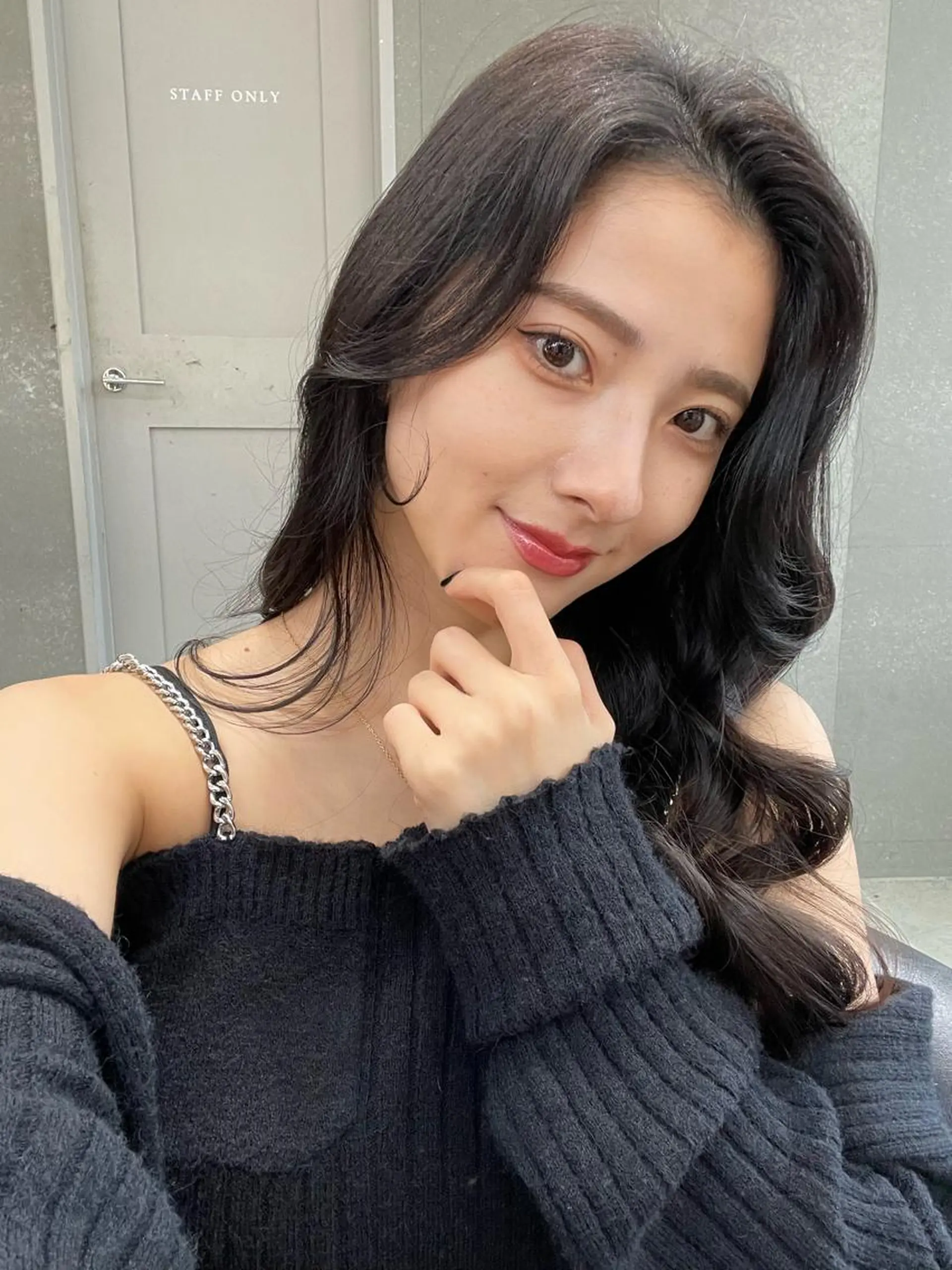 ロング カット ヘアカラー トリートメント 山本翔一郎 韓国顔周りレイヤーのヘアスタイル