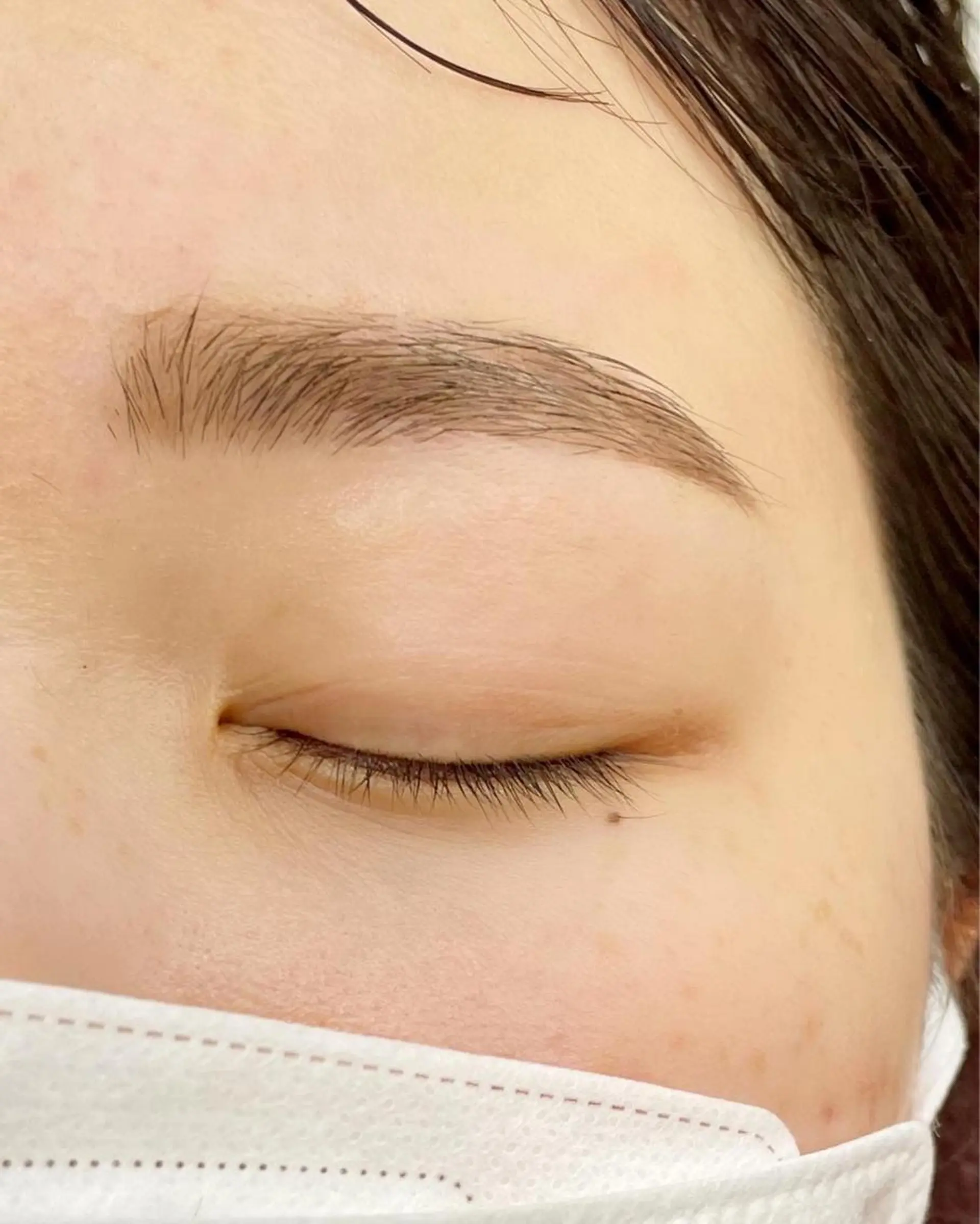 アイブロウ 鍵山 千秋のヘアスタイル