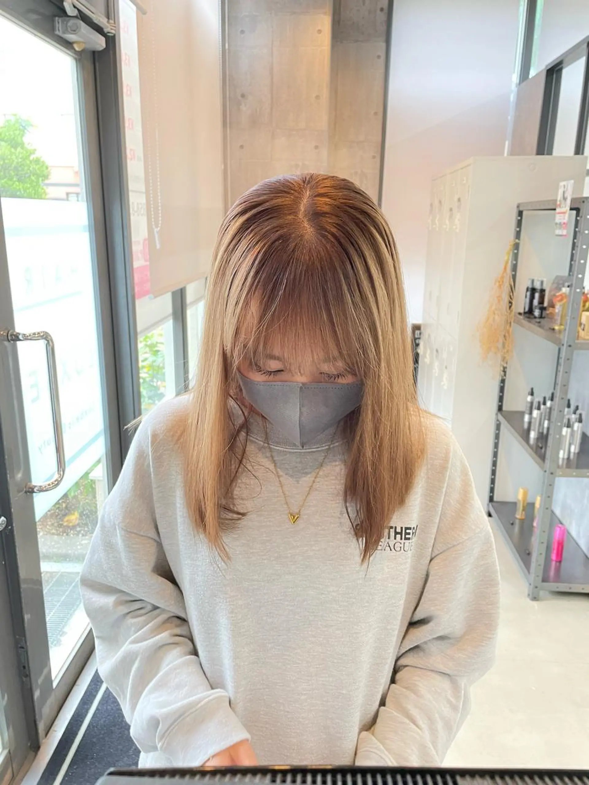 セミロング カラー ブリーチ ヘアカラー LUXBE LUCE 那覇小禄イオン店所属・LUXBE LUCE ひなののヘアスタイル