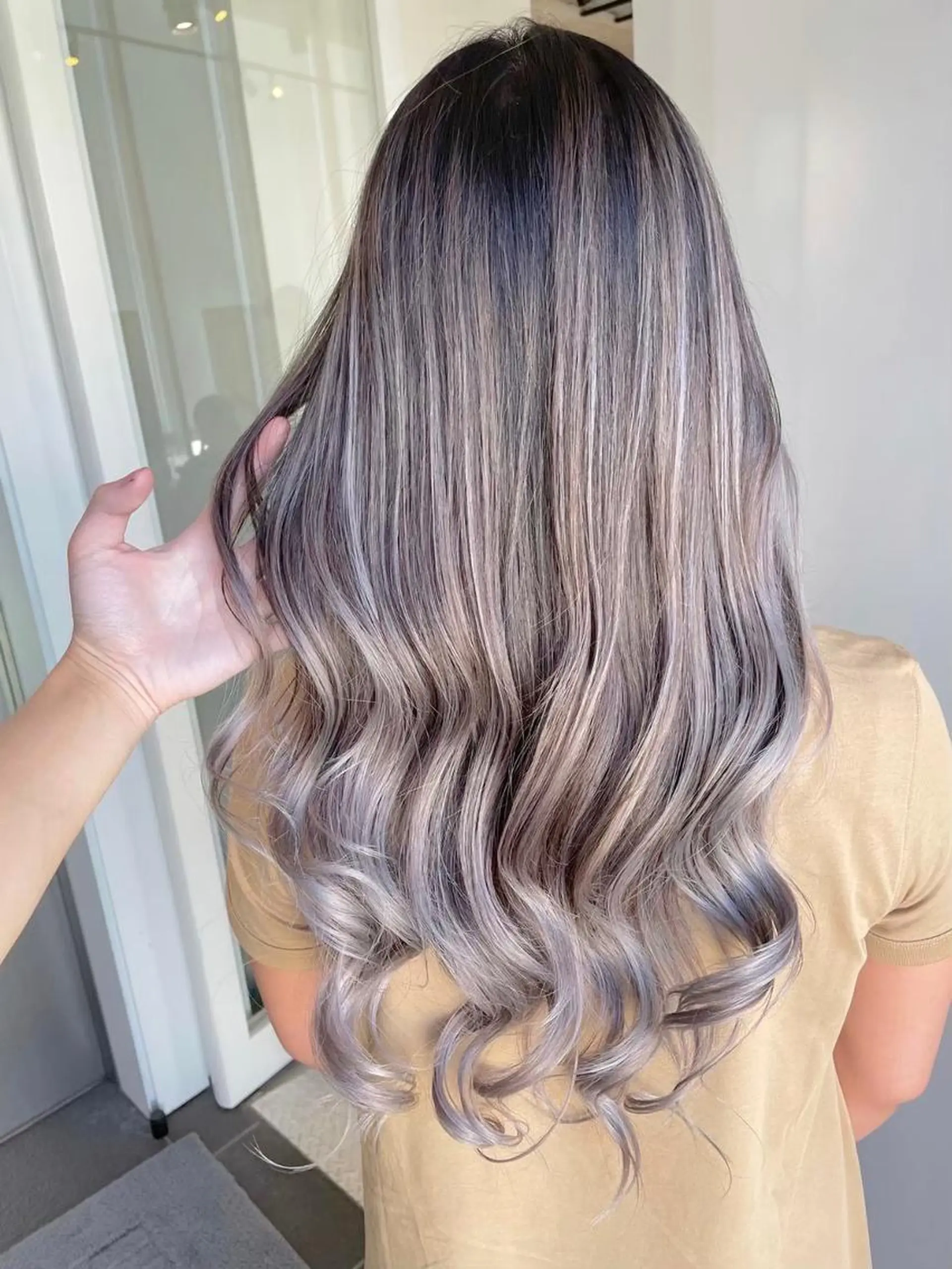 ロング カラー ブリーチ ダブルカラー ハイライトカラー イルミナカラー インナーカラー 【公式】amble luxe 中野のヘアスタイル