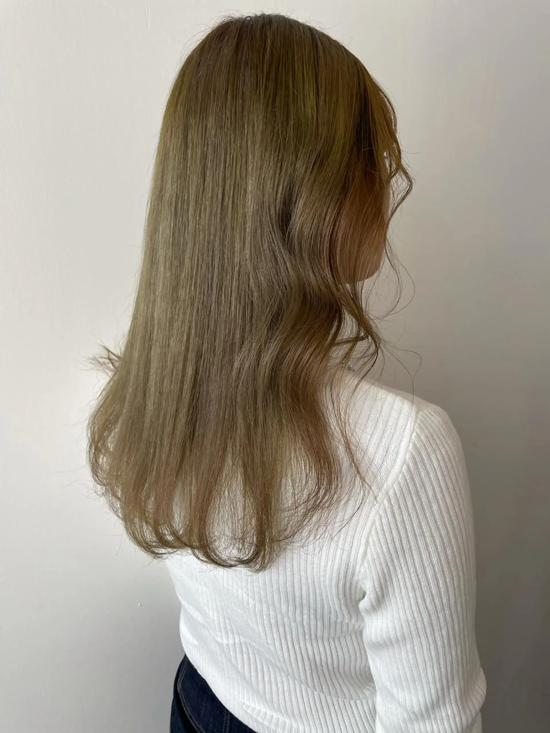 ロング カラー 安藤 佑衣のヘアスタイル