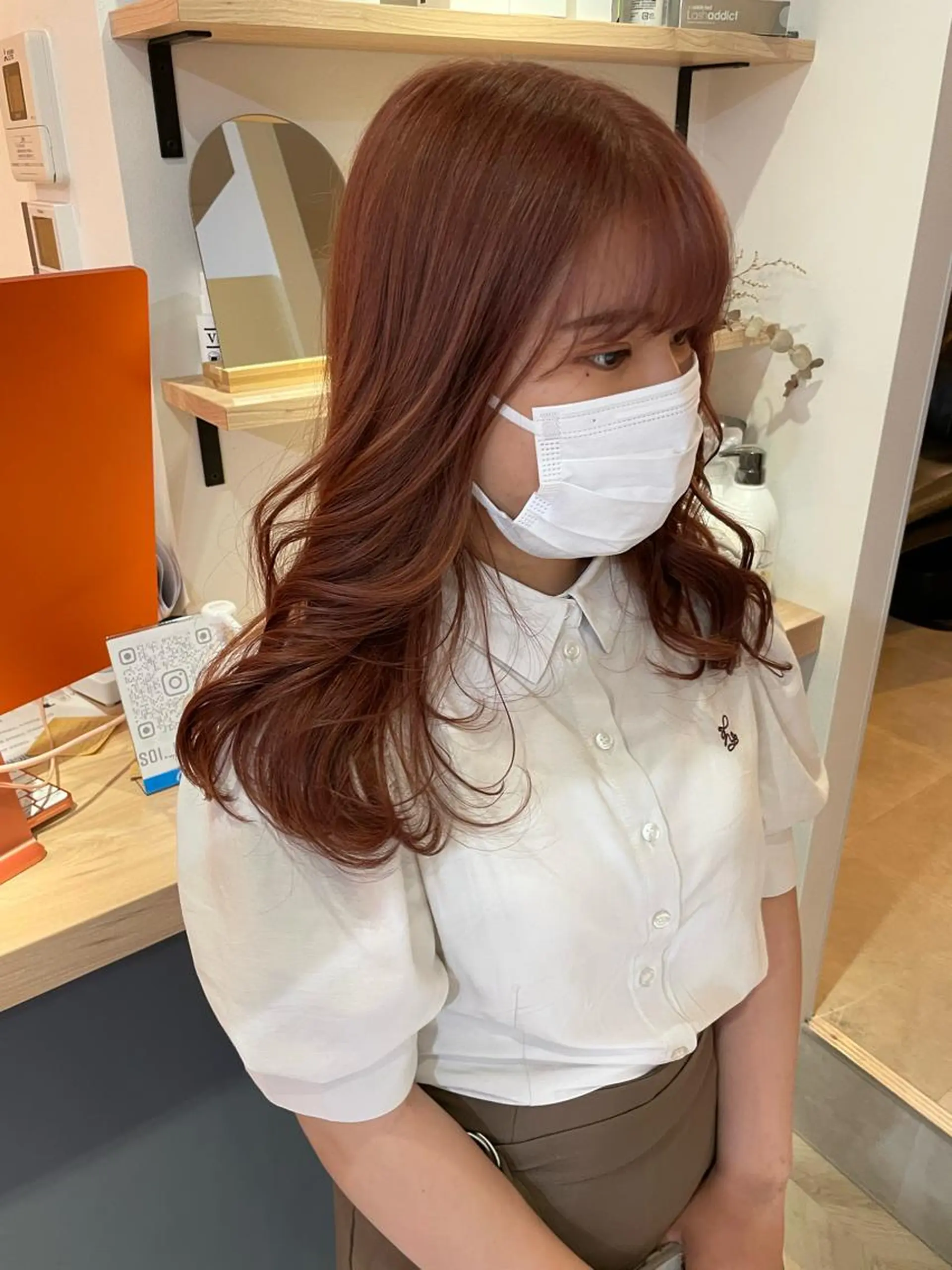 ミディアム カラー akane .のヘアスタイル