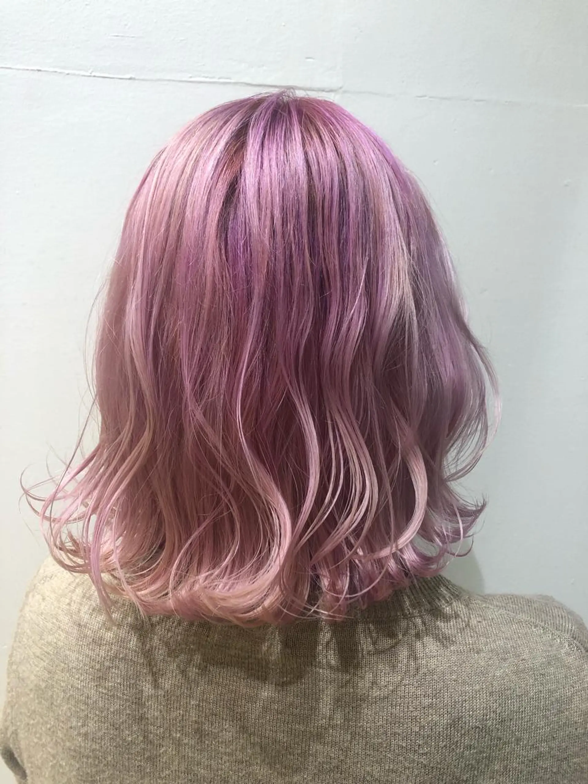 ミディアム カラー エクステ／インナー カラー 礒野朱里のヘアスタイル