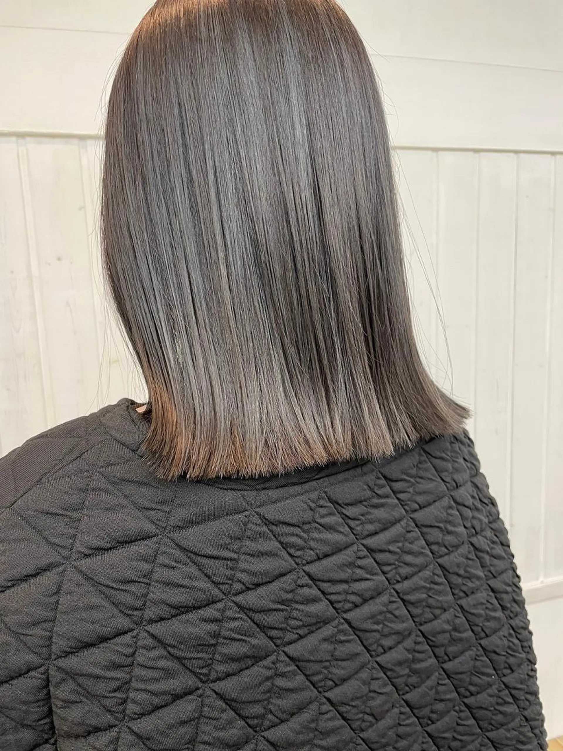 セミロング カラー パーマ ヘアアレンジ アディクシーカラー アッシュ バレイヤージュ ベージュカラー ブリーチ newi grande 横浜店のヘアスタイル