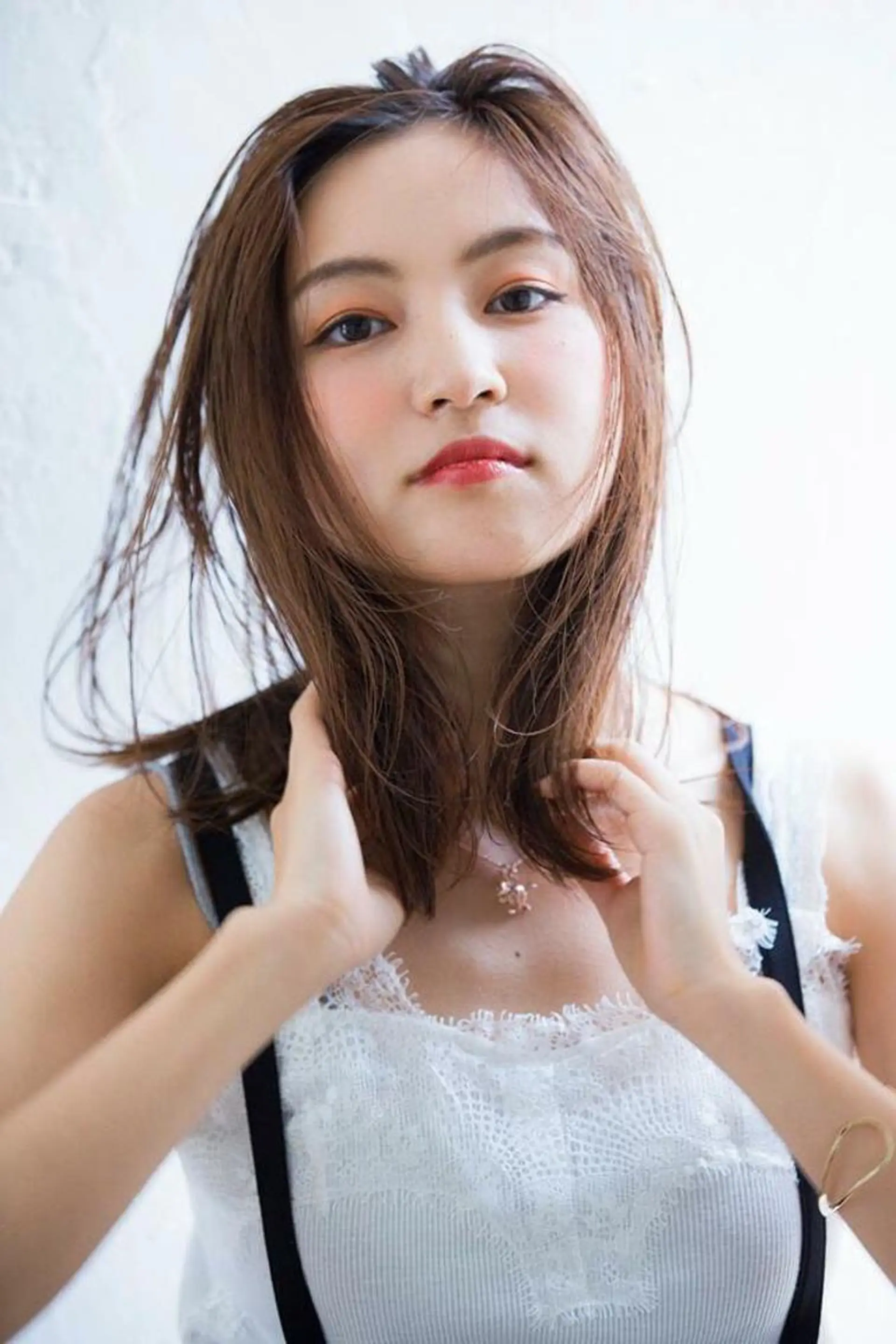 ミディアム カット ヘアカラー トリートメント 所渉/韓国レイヤー /ウルフカットのヘアスタイル