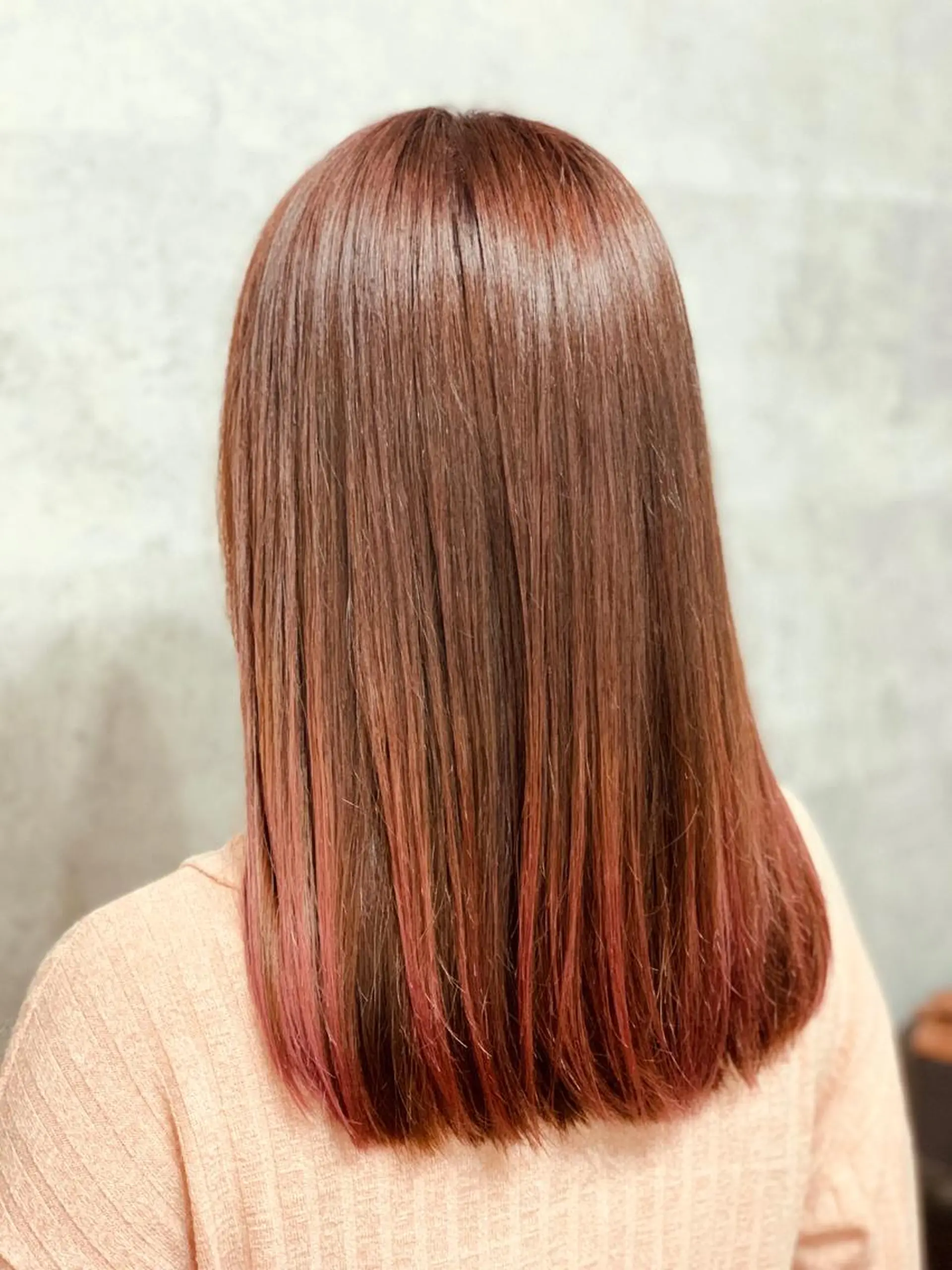 セミロング SALOWIN心斎橋Suite店所属・ブリーチ毛にもできる 縮毛矯正|鷹司郎のヘアスタイル