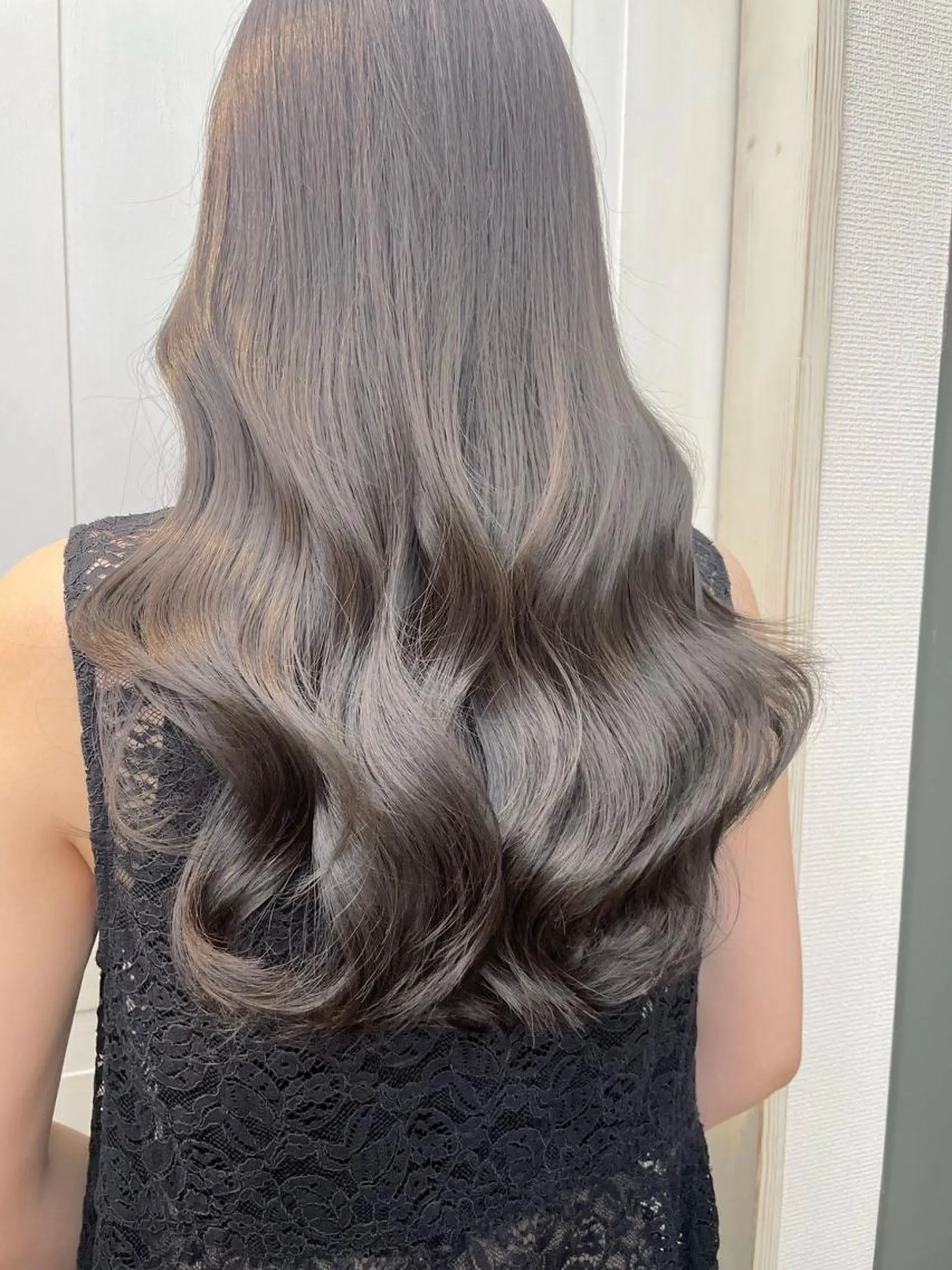 カラー ミディアム ヘアアレンジ パーマ アディクシーカラー アッシュ バレイヤージュ ベージュカラー ブリーチ newi grande 横浜店のヘアスタイル