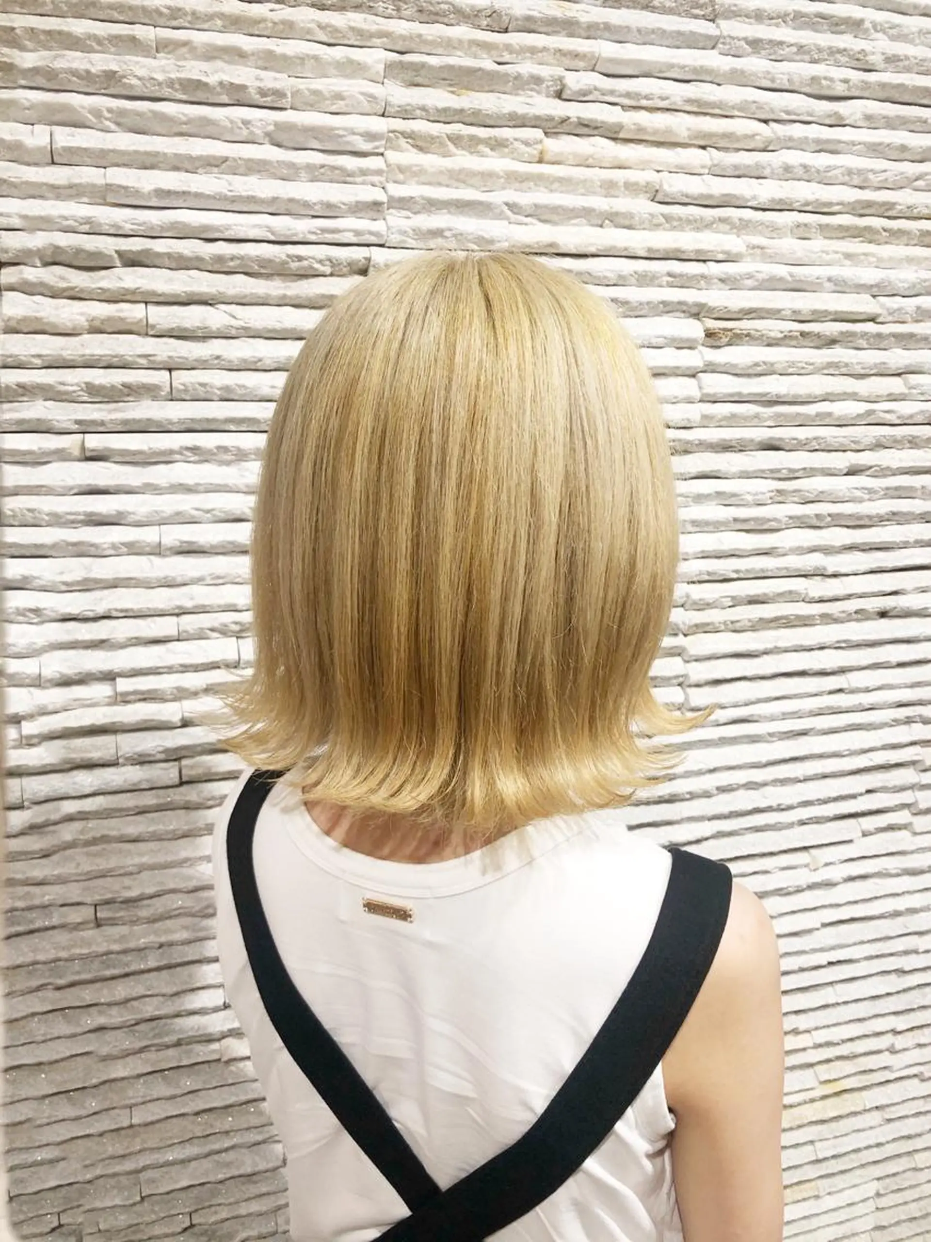 ショート カラー ブリーチ カット ヘアカラー 嶋田 ゆきのヘアスタイル