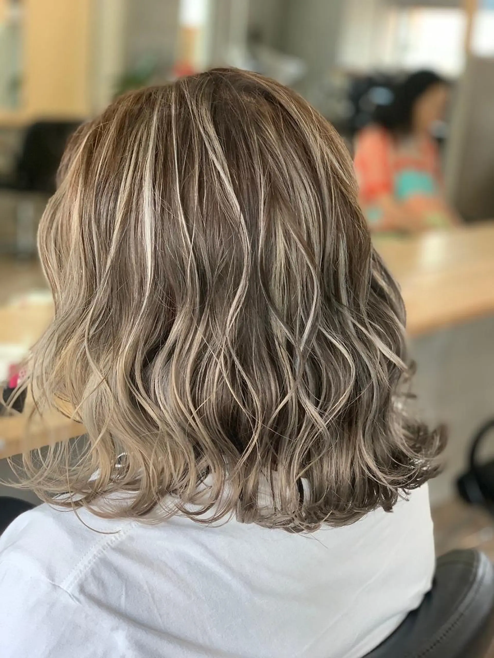 ミディアム カラー 透明感カラー グラデーションカラー ハイライトカラー ハイライト ANGELICA 難波店のヘアスタイル