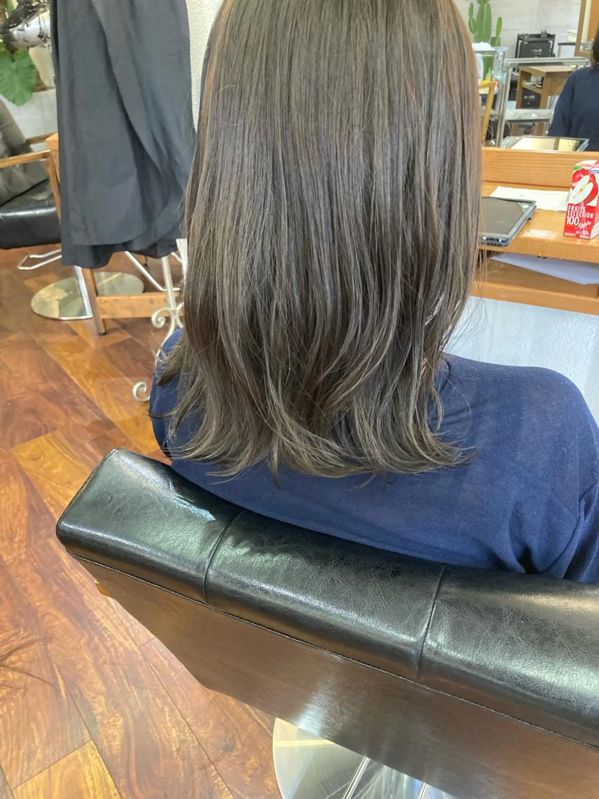 セミロング カラー アッシュ アッシュグレー アッシュグレージュ グレージュ ハイライトカラー 小木曽智美 /ボブ/ショートのヘアスタイル