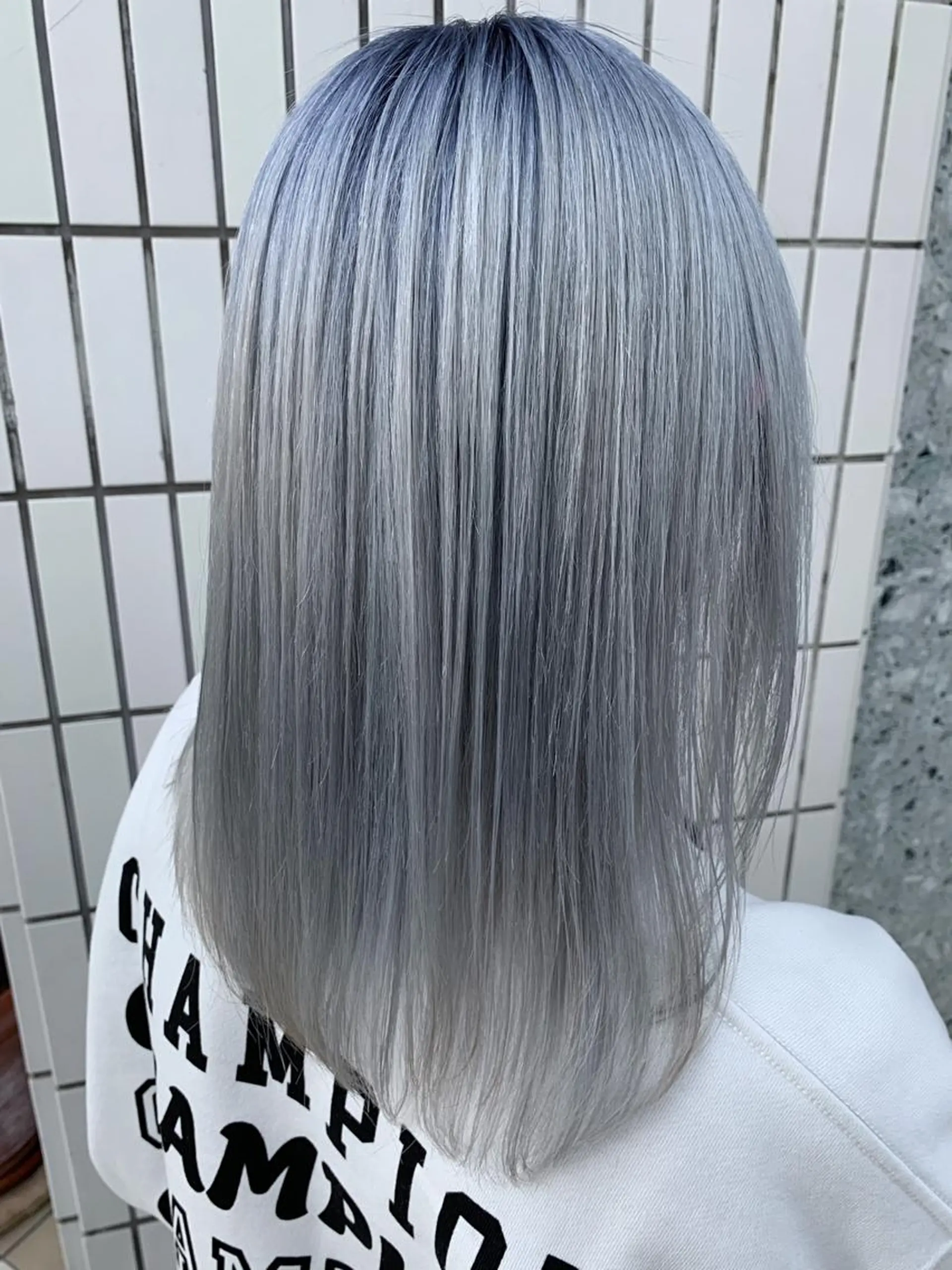 セミロング カラー アダチ コウスケのヘアスタイル