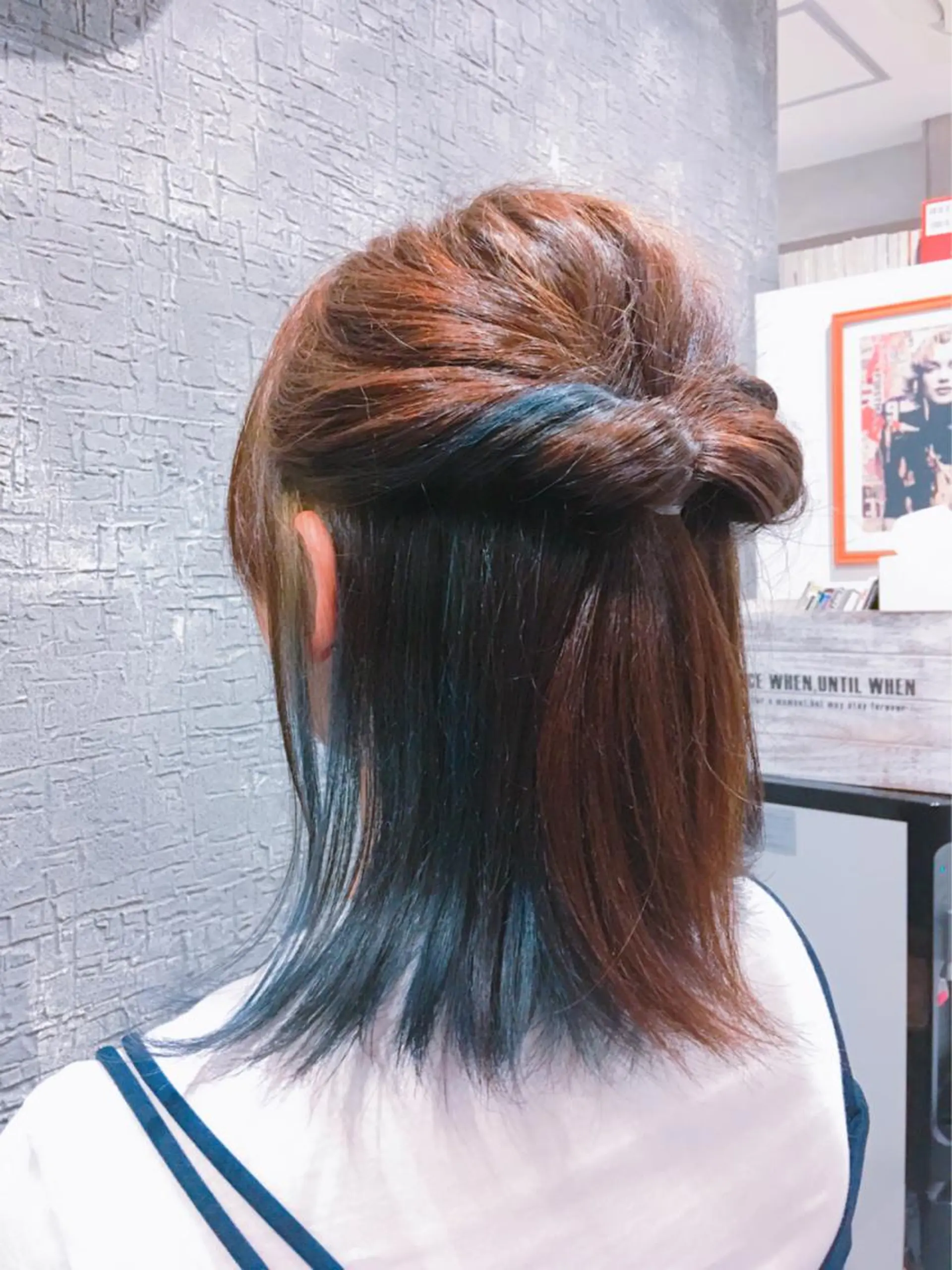 セミロング カラー ヘアアレンジ ブルーカラー インナーカラー Lauburu  bat.hair渋谷2号店所属・. YUIのヘアスタイル