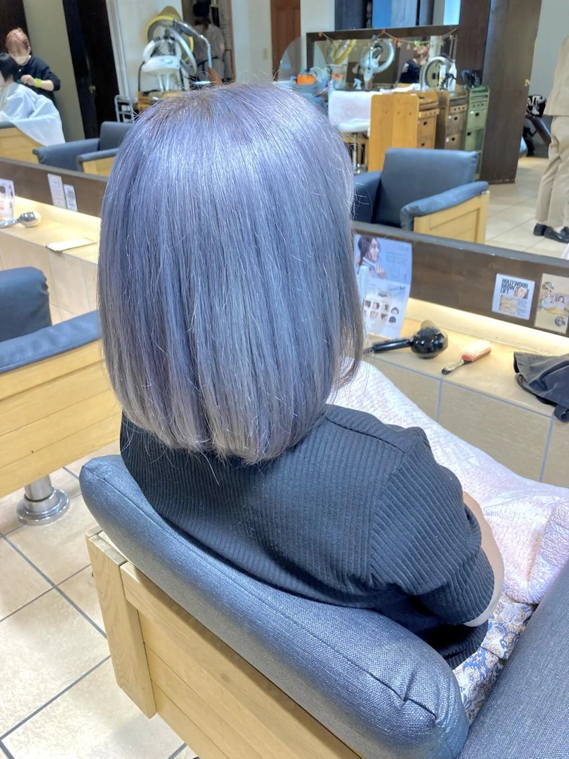 ミディアム カラー ブリーチ ラベンダーカラー シルバー カット ヘアカラー トリートメント 奥谷 美代子のヘアスタイル