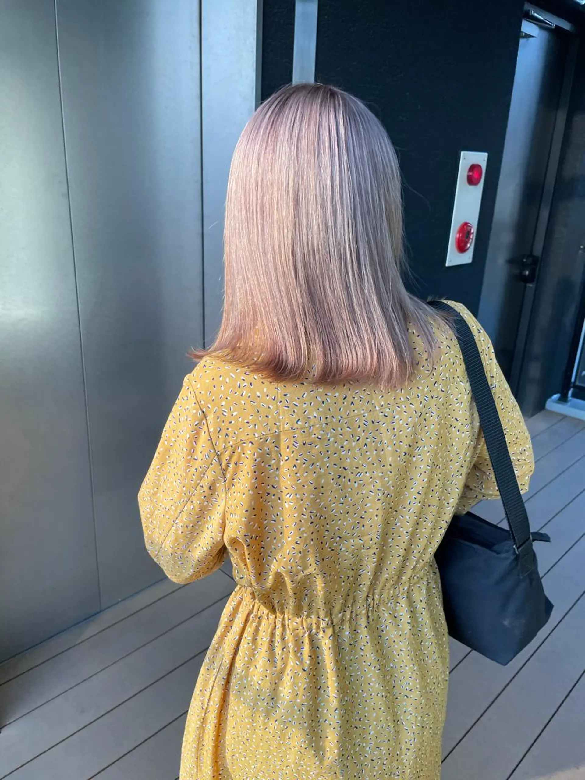 ミディアム カラー ヘアアレンジ ベージュカラー ミルクティーベージュ ピンクカラー autre所属・大久保 ひでなりのヘアスタイル
