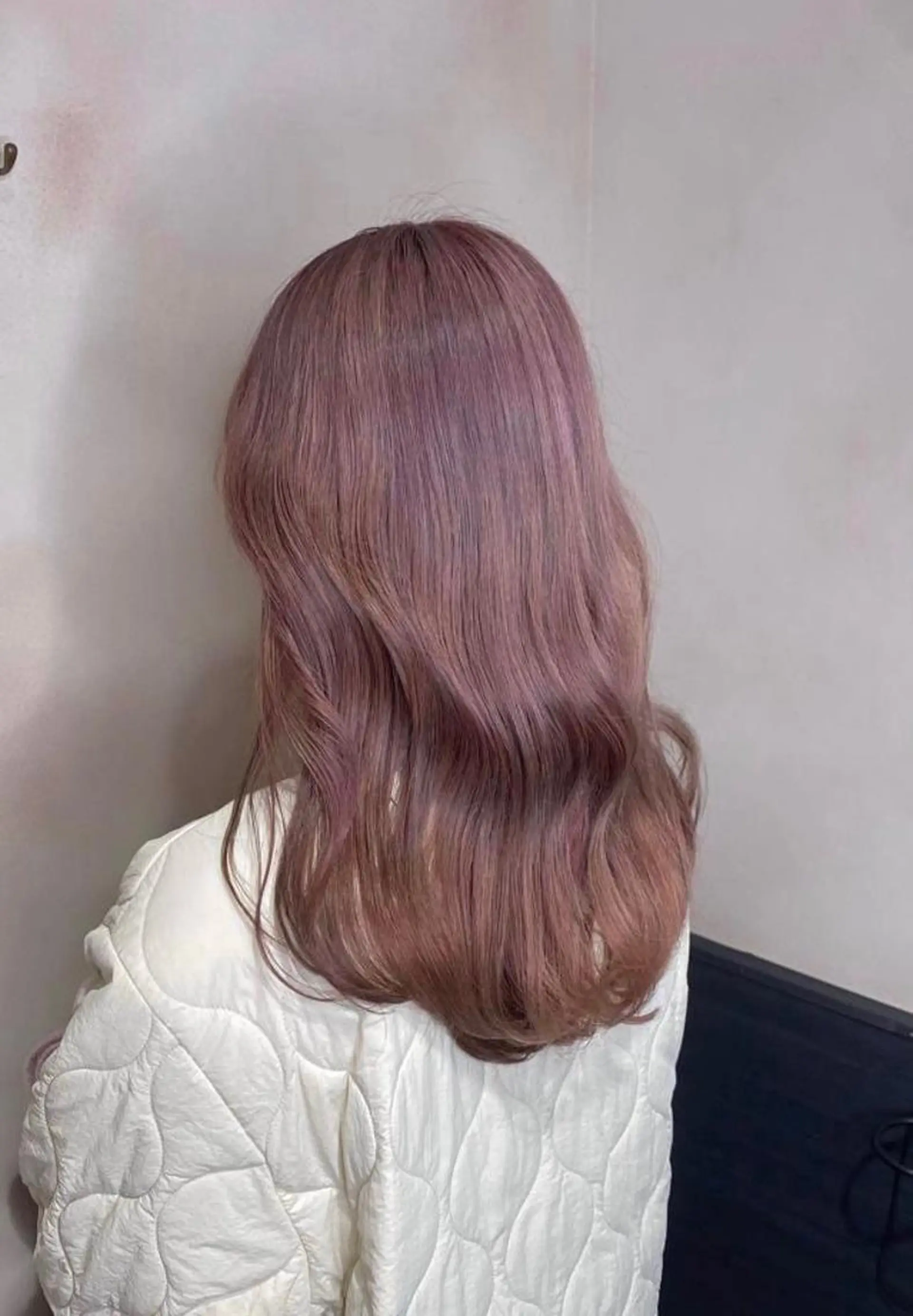 ロング カラー ベージュカラー ブリーチ ピンクカラー ピンクベージュ 泉 堅也のヘアスタイル