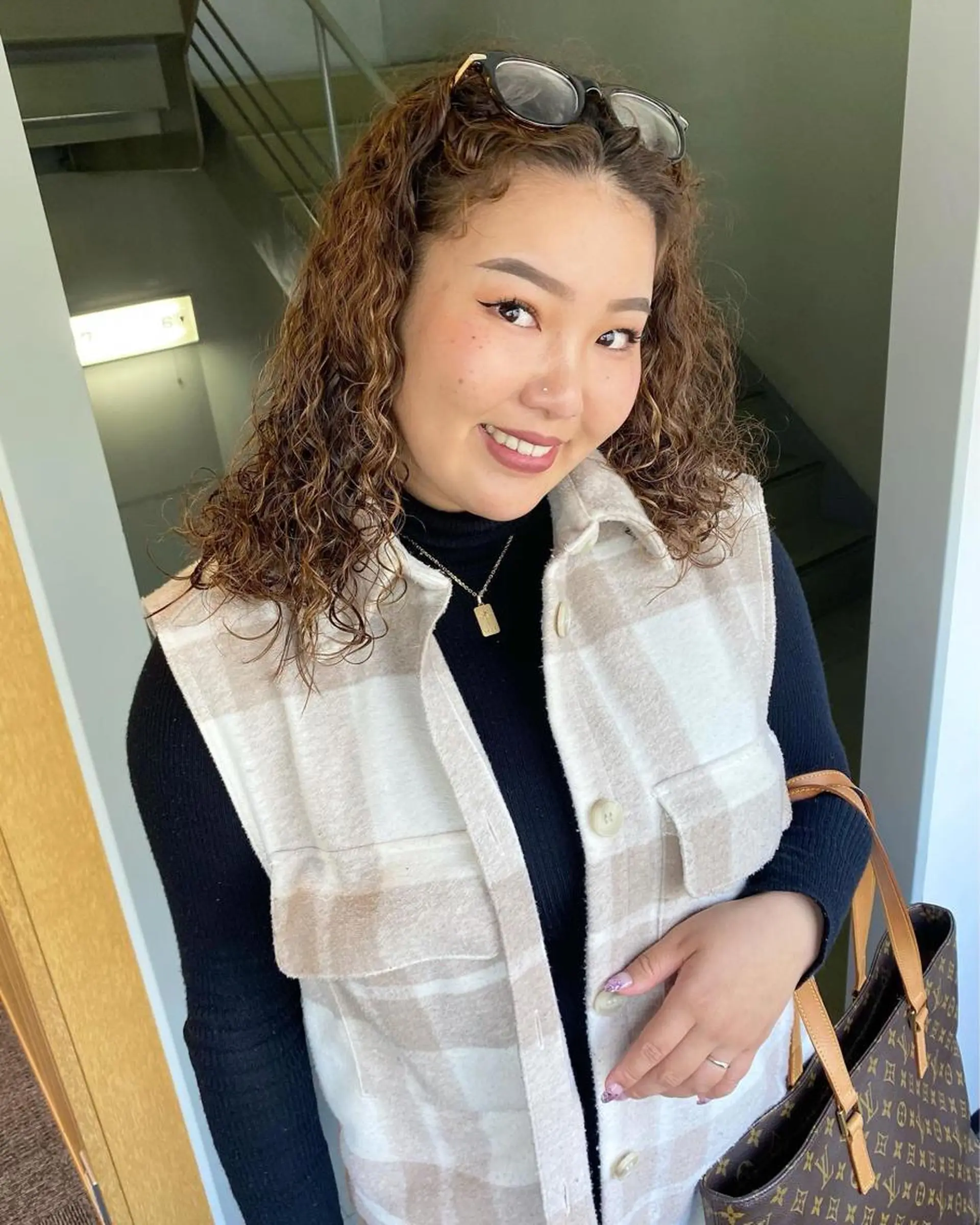 セミロング カラー パーマ ヘアアレンジ セミロングパーマ スパイラルパーマ 髪と音処　マトぺ所属・デザインカラー/ボブ ブリーチカラー/ユリのヘアスタイル