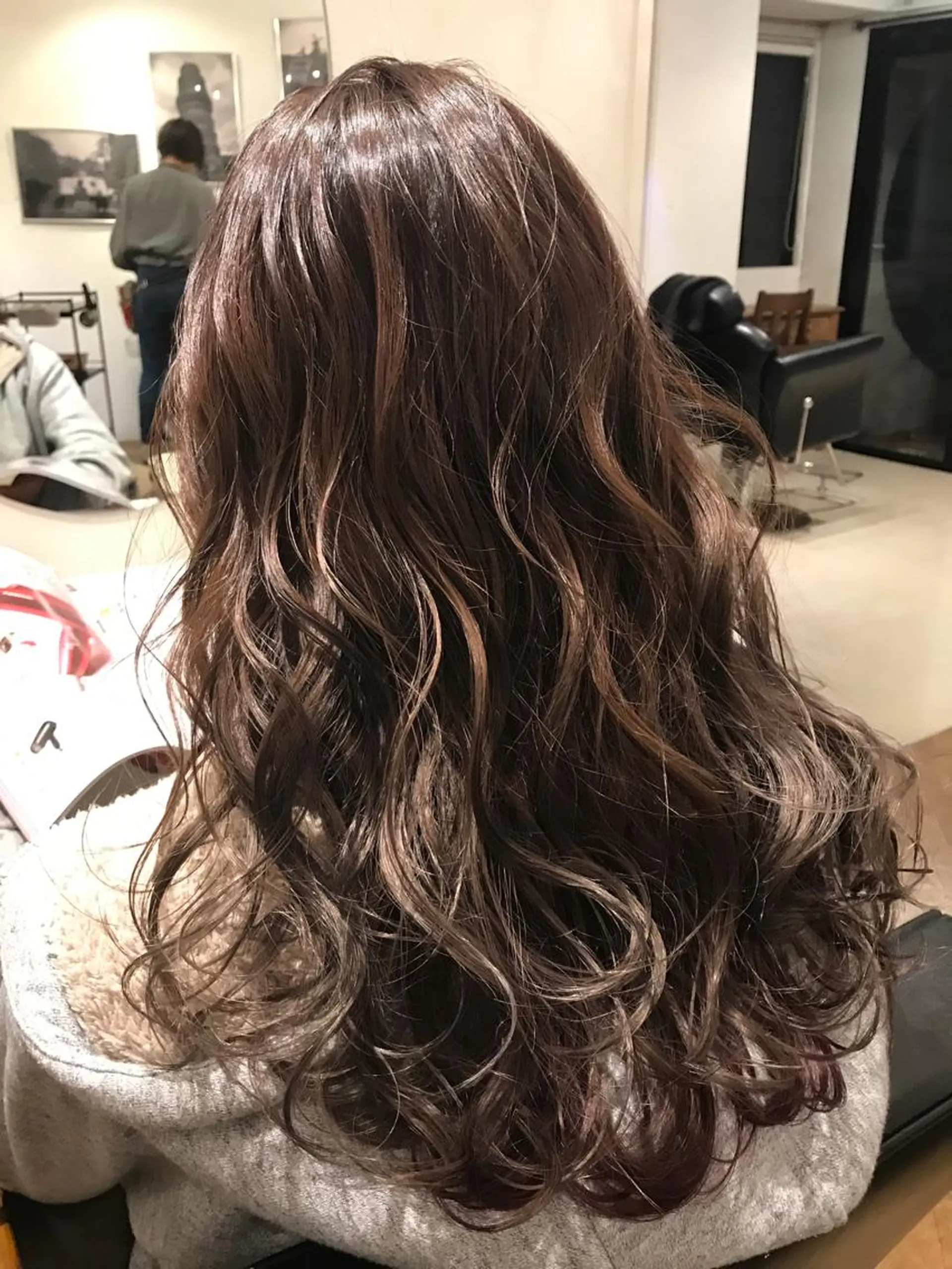 セミロング カラー ヘアアレンジ カシス グレージュ インナーカラー ピンクカラー 代官山/恵比寿所属・髪質改善/縮毛矯正 専門　代官山/恵比寿のヘアスタイル