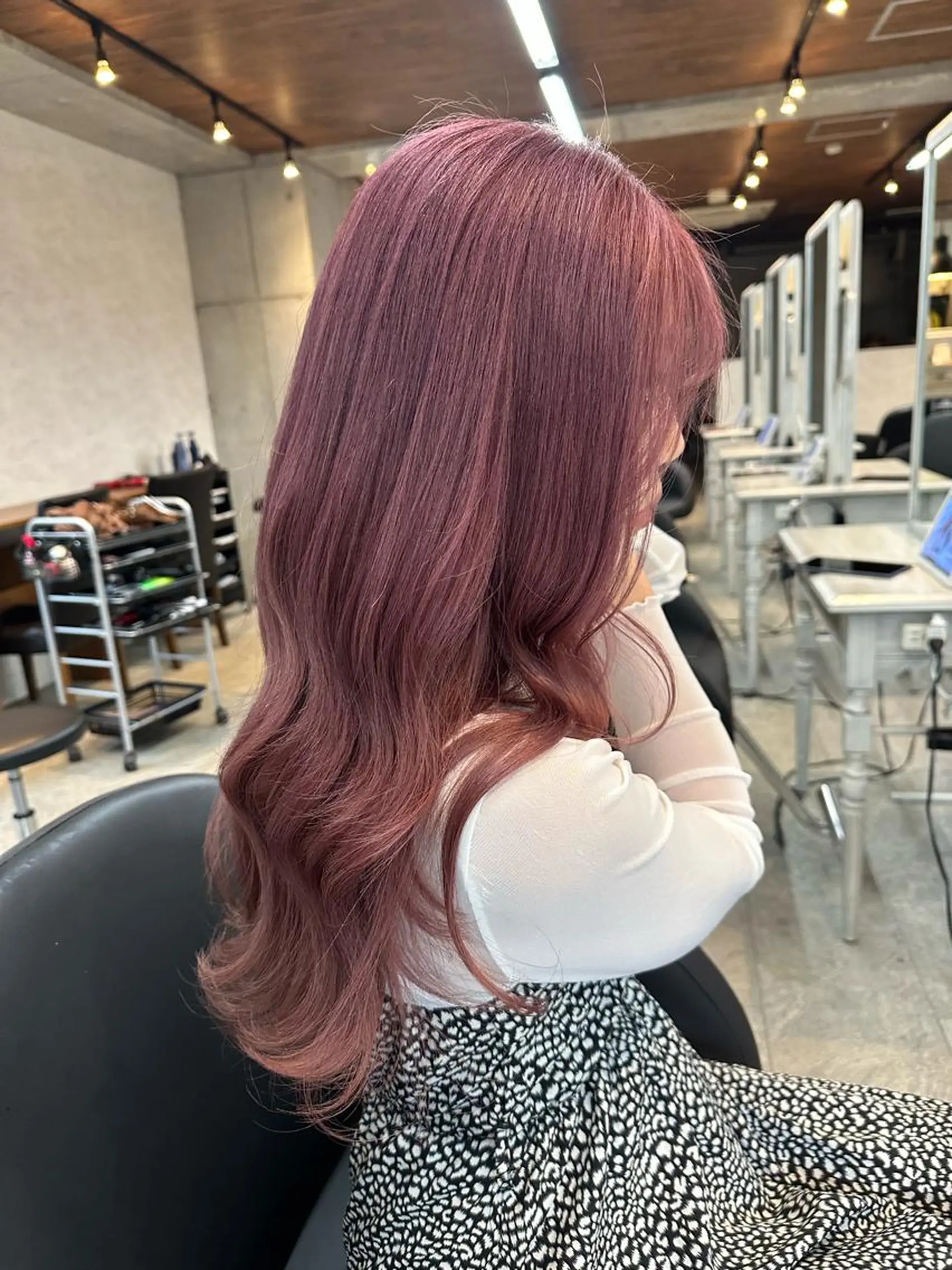 ロング カラー ヘアカラー 女性に人気♪ はやしほのかのヘアスタイル