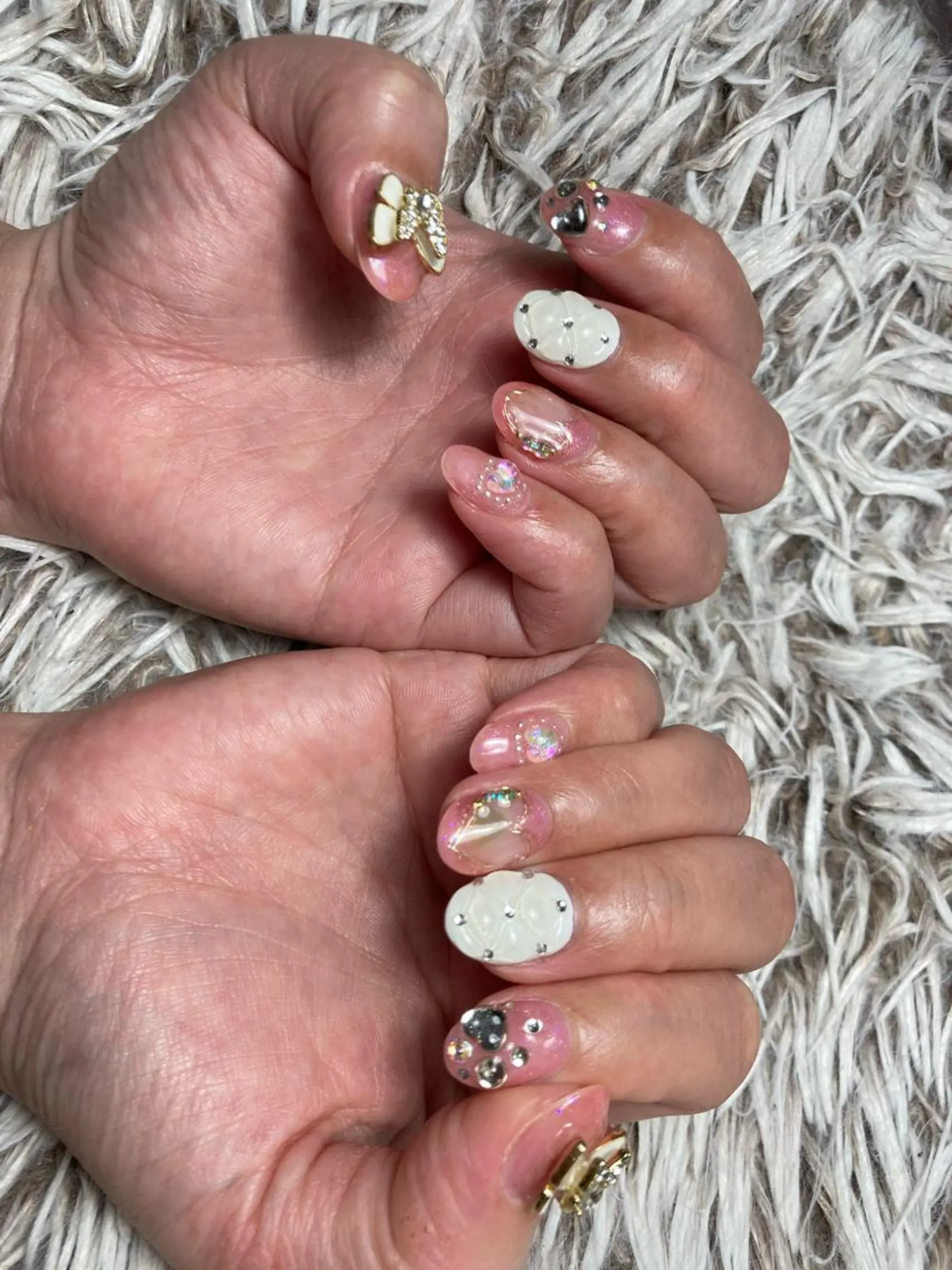 ミディアム ネイル ハンドネイル フットネイル ✴︎ Delightのネイルデザイン