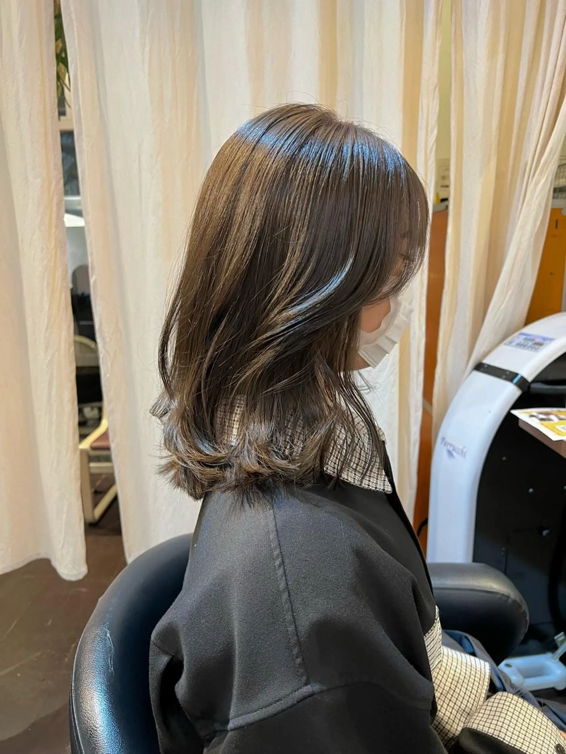 ミディアム カラー アッシュ アッシュブラウン ブラウンカラー レイヤーカット カット ヘアカラー トリートメント ヘッドスパ ヘアセット 柔らかブラウン/顔周 りレイヤー♡ユウシのヘアスタイル