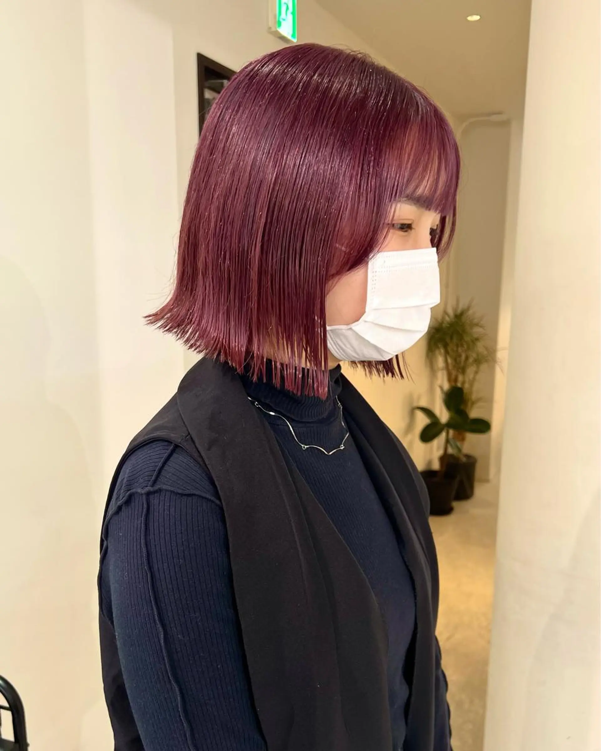 ショート カラー 切りっぱなしボブ カシス ハイトーンカラー ピンクカラー ボブ RAIMA ハイトーン/ベージュのヘアスタイル