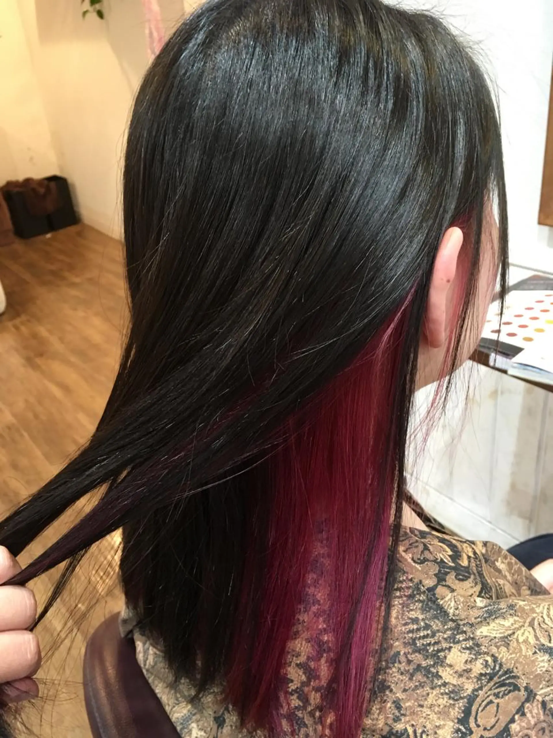 カラー 塩崎 明菜のヘアスタイル