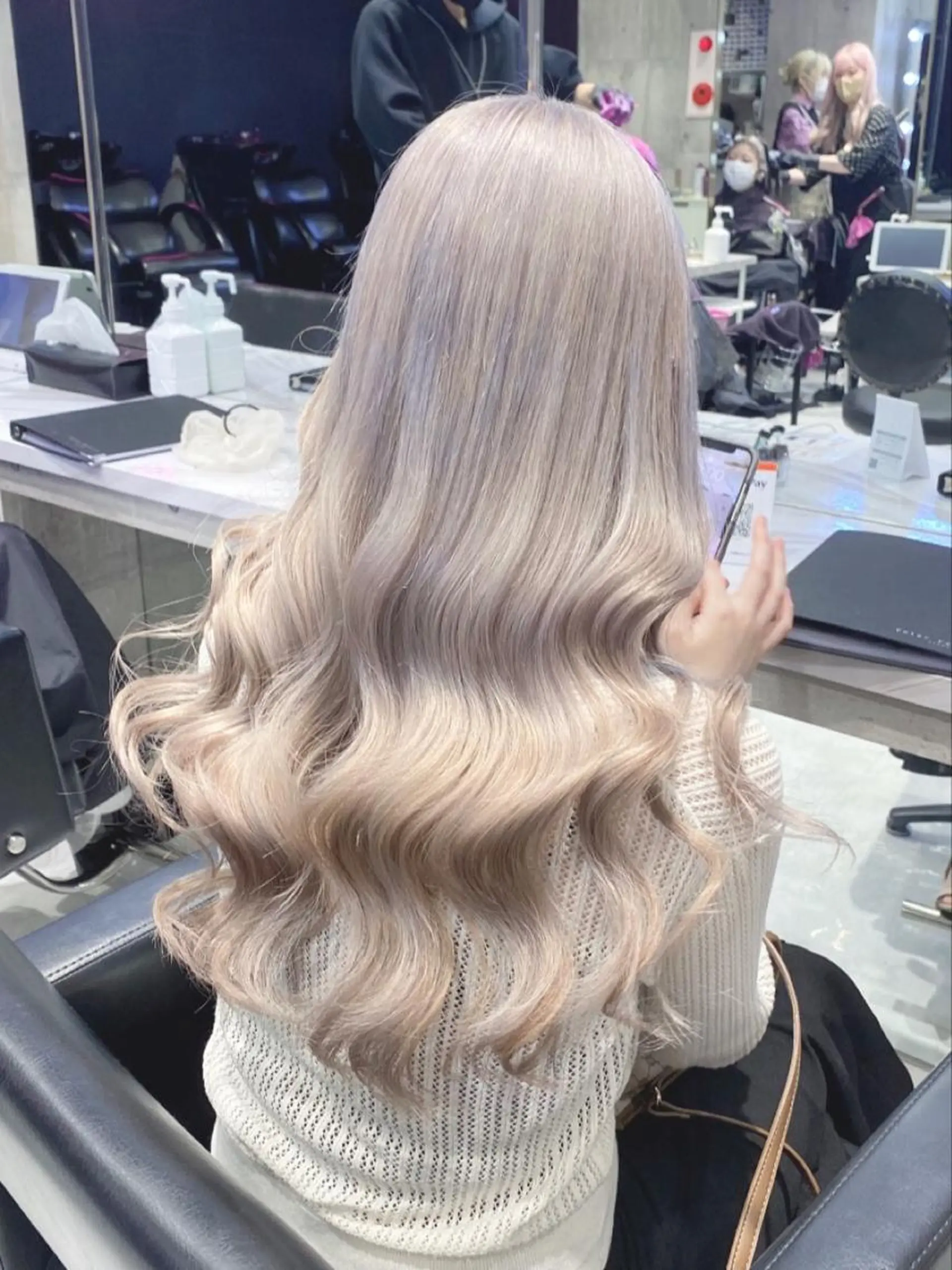 ロング カラー パーマ ヘアアレンジ メンズ キッズ ネイル マツエク・マツパ アイブロウ ベージュカラー ミルクティーベージュ ホワイトミルクティーベージュ ホワイト ハイトーンNo.1 👩🏼NaGiSaのヘアスタイル