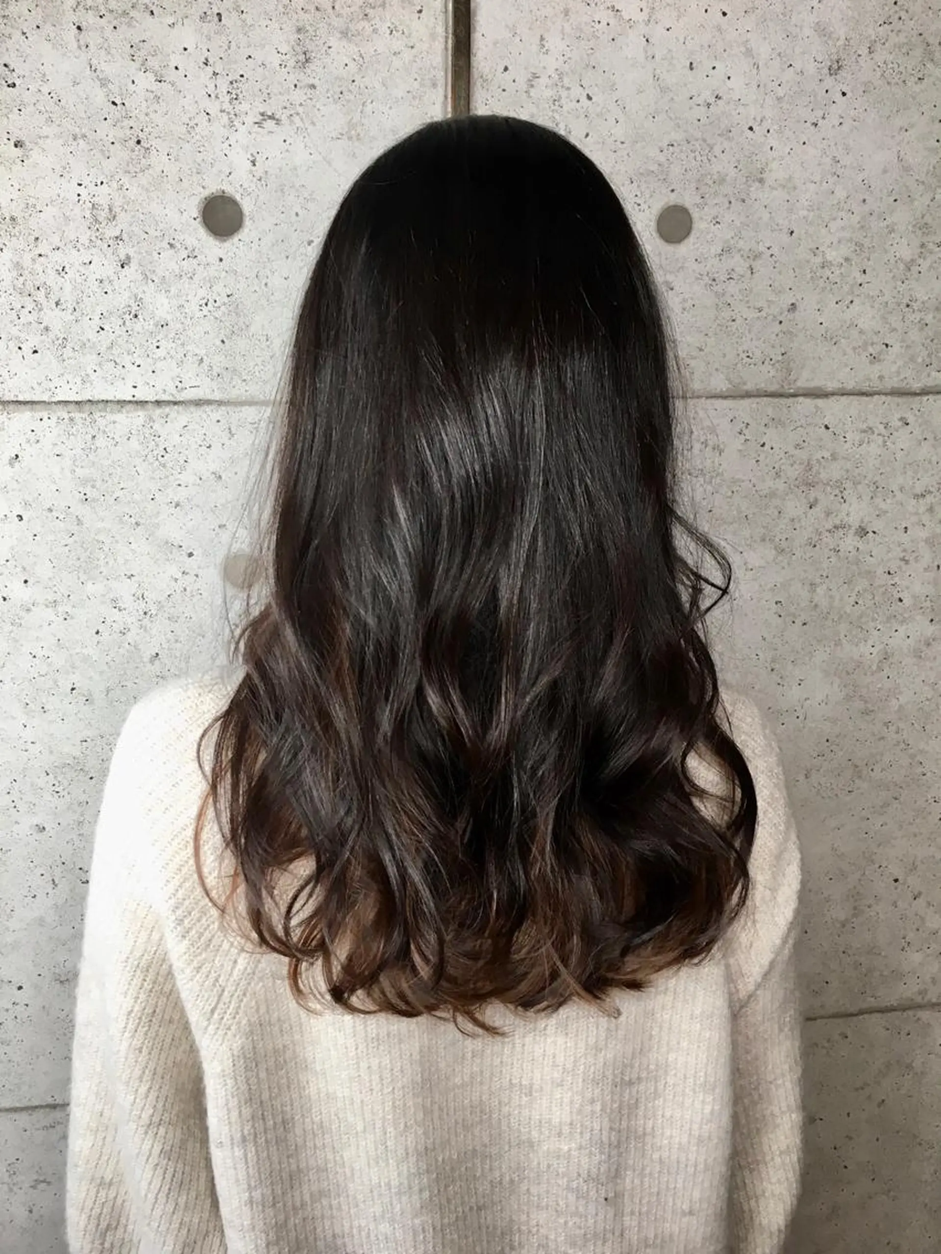 セミロング 足立 磨咲のヘアスタイル
