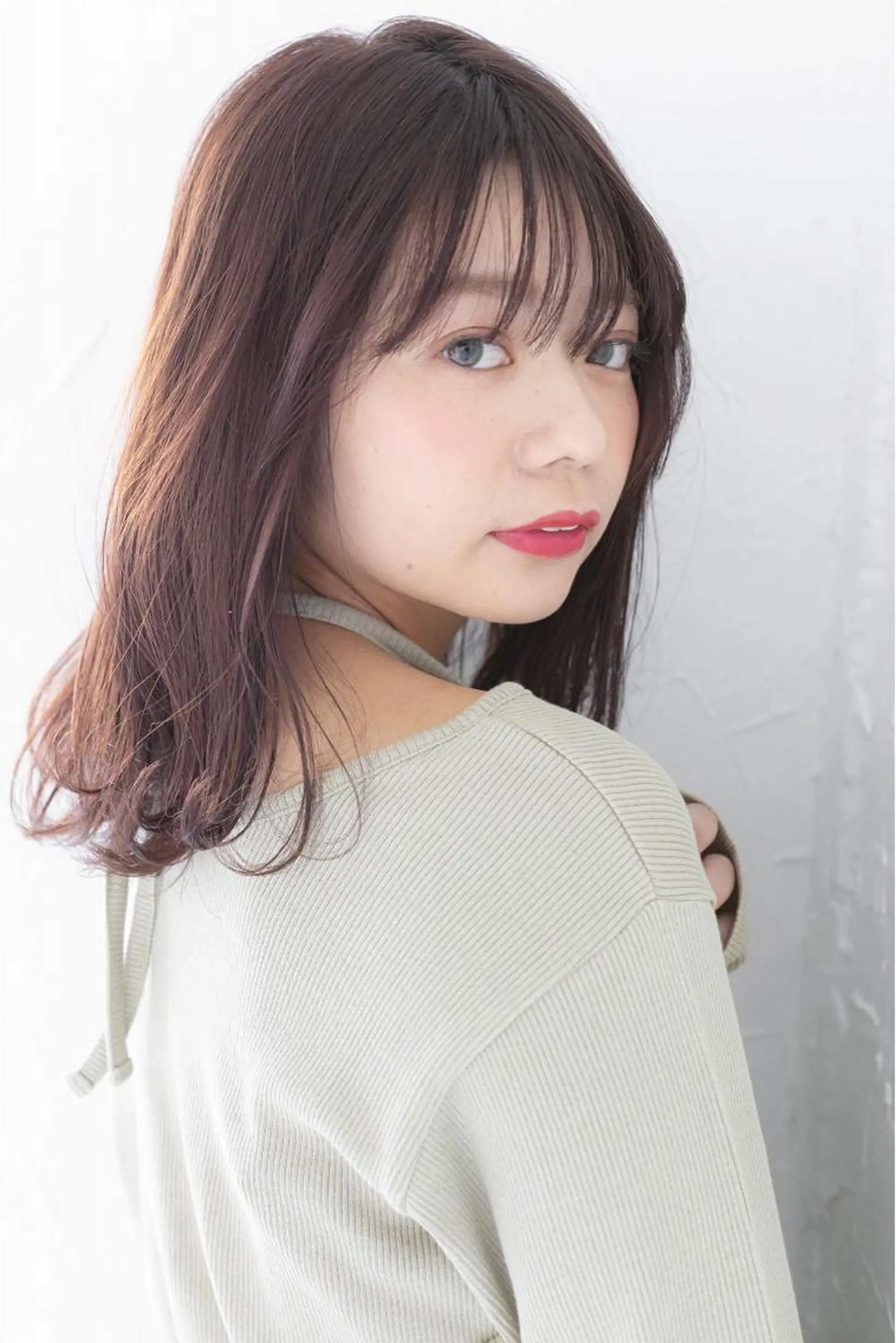 セミロング カラー オリーブ/アッシュ やわらか透明感カラーのヘアスタイル