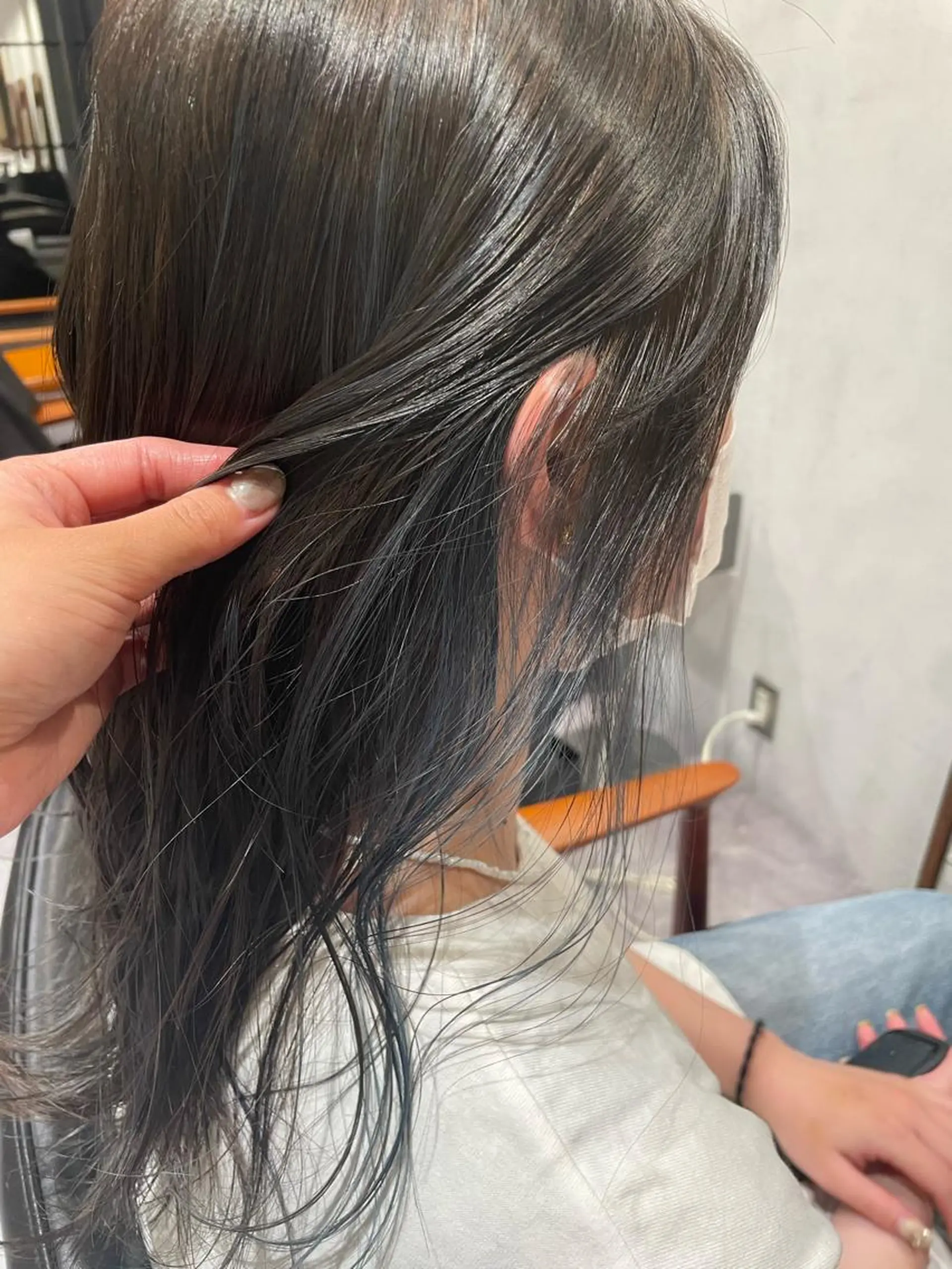 セミロング カラー アッシュ アッシュグレー アッシュグレージュ ブリーチ グレージュ 八杉 佳澄のヘアスタイル