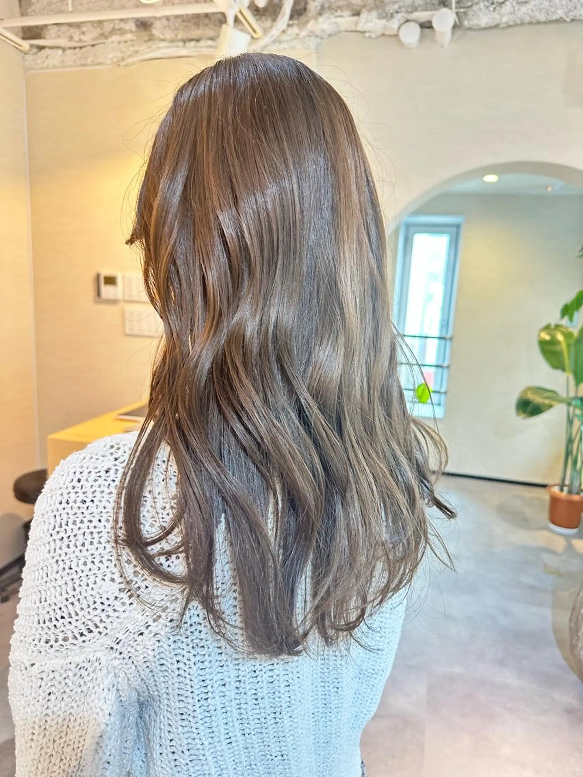 ロング カラー ベージュカラー 透明感カラー カット ヘアカラー トリートメント 【Uneユヌ】菊地 春那のヘアスタイル