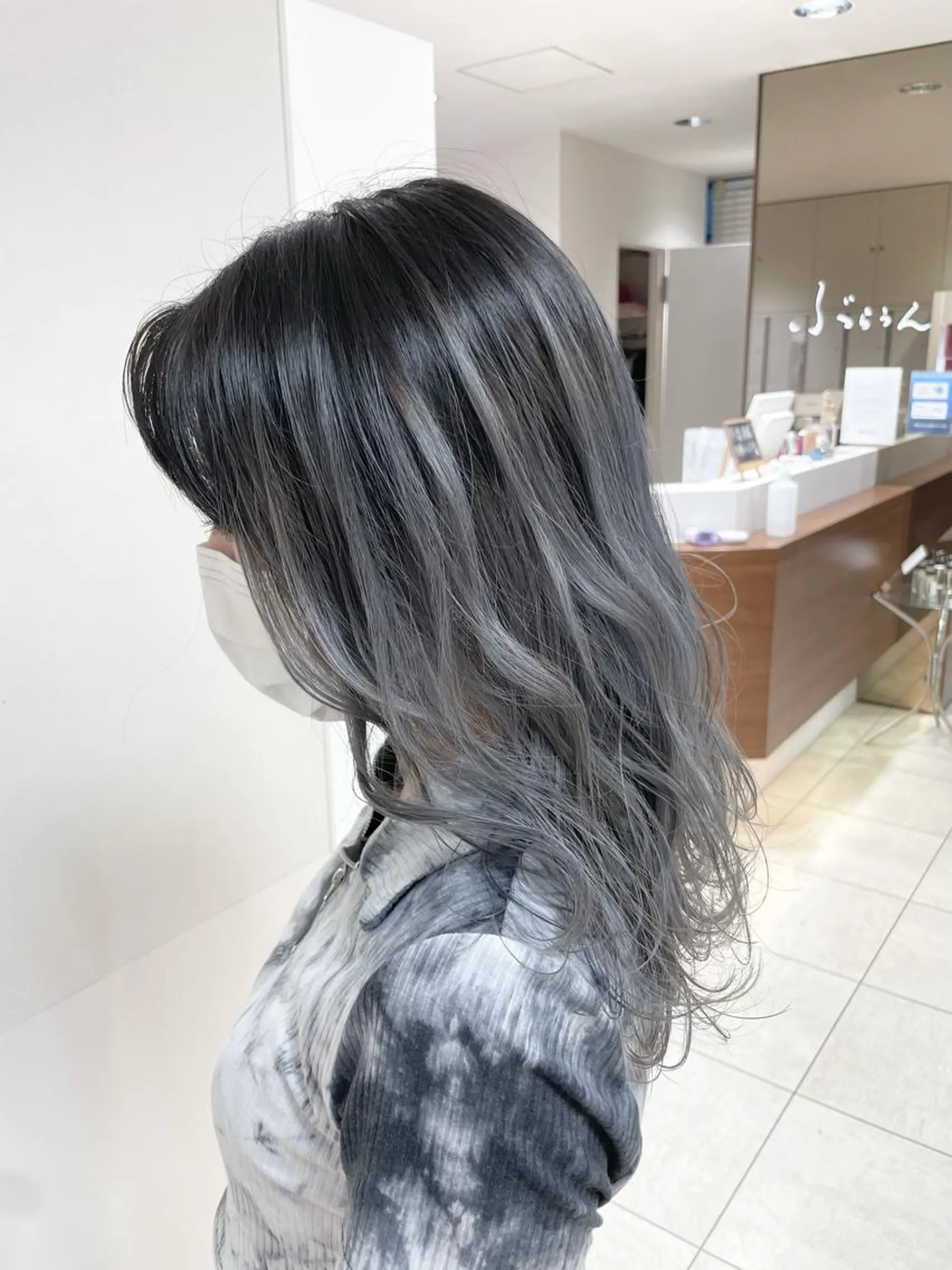 セミロング カラー ヘアアレンジ ブリーチ ヘアカラー トリートメント 【Sweep】おじま のぞみのヘアスタイル