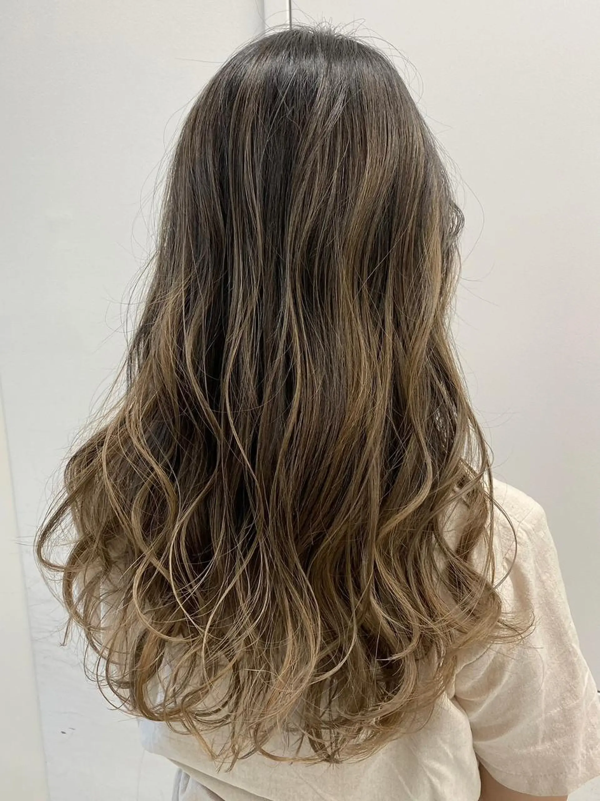 カラー アディクシーカラー バレイヤージュ ブリーチ ダブルカラー グラデーションカラー ヘアカラー トリートメント 【公式】amble luxe池袋東口🩷のヘアスタイル