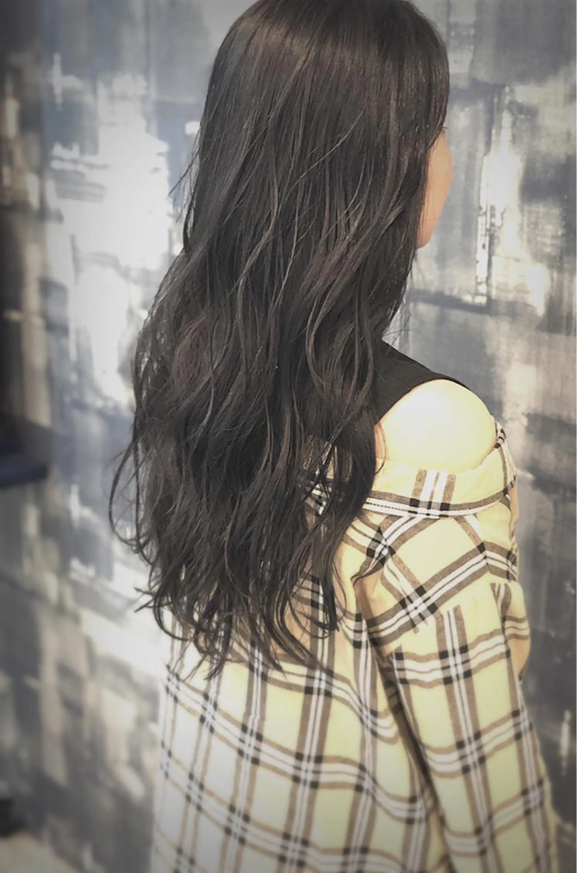 ロング カラー アッシュ アッシュグレー アッシュグレージュ グレージュ ヘアカラー トリートメント hair  design  ALBERO所属・日高 香織のヘアスタイル