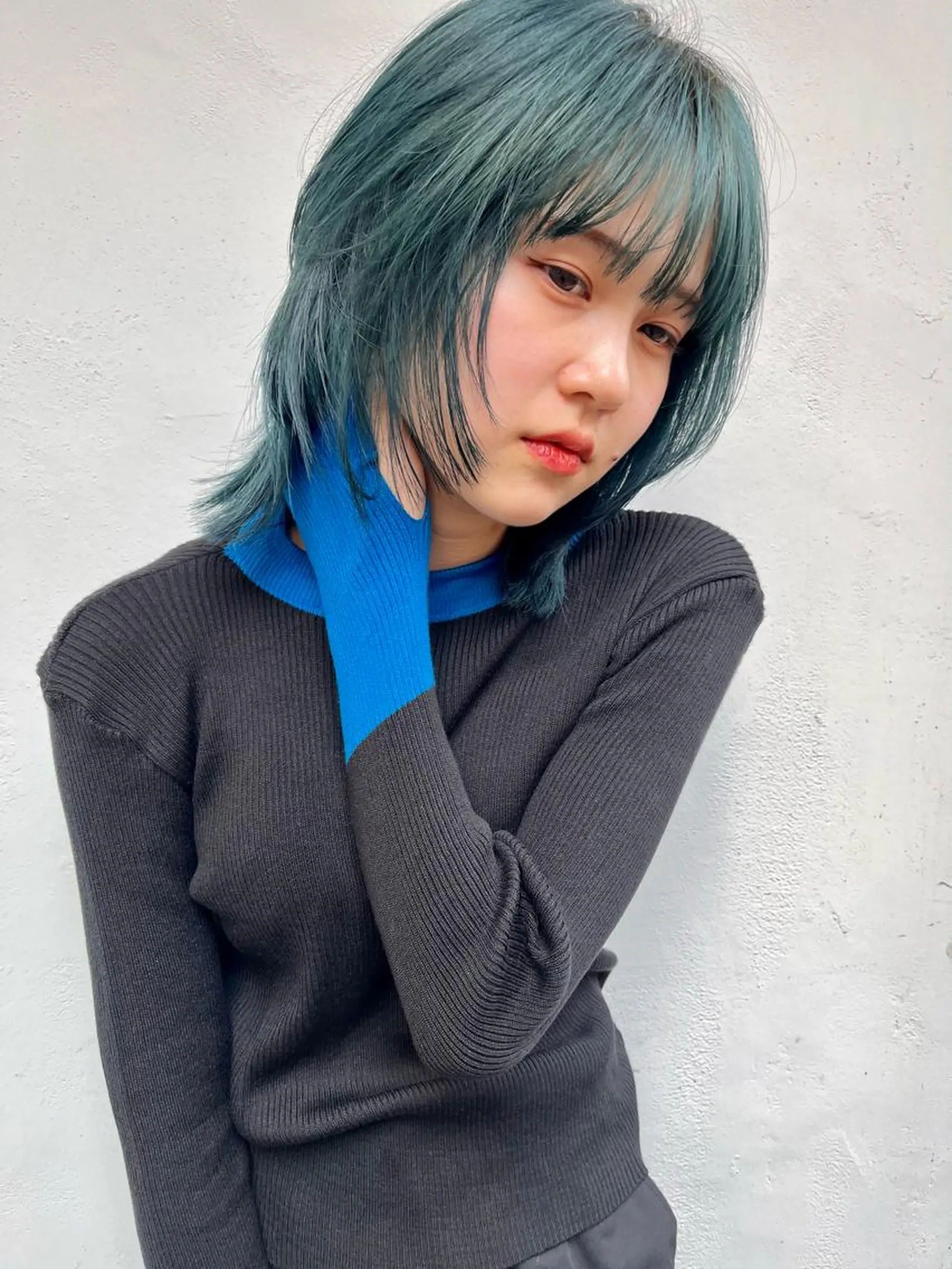 ミディアム カラー ブルーカラー 顔まわりレイヤー レイヤーカット iLi所属・iLi 《イリ》のヘアスタイル