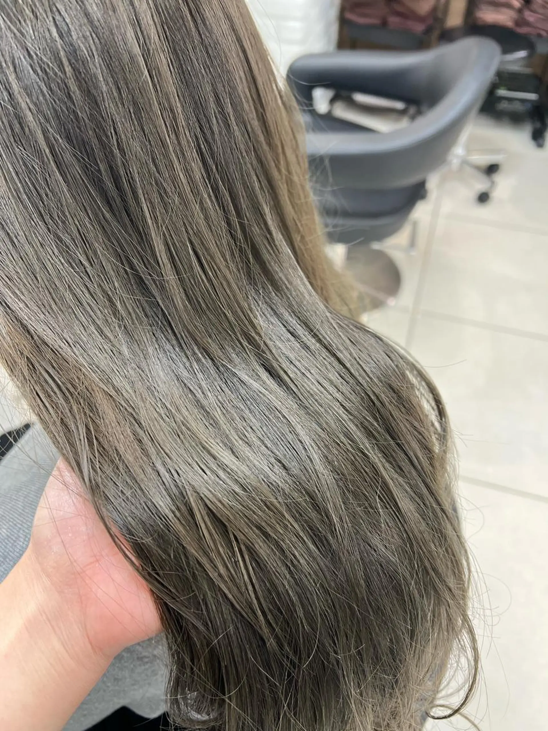 セミロング カラー ブリーチ 透明感カラー ヘアカラー トリートメント 【暖色カラー特化】 中山由梨のヘアスタイル