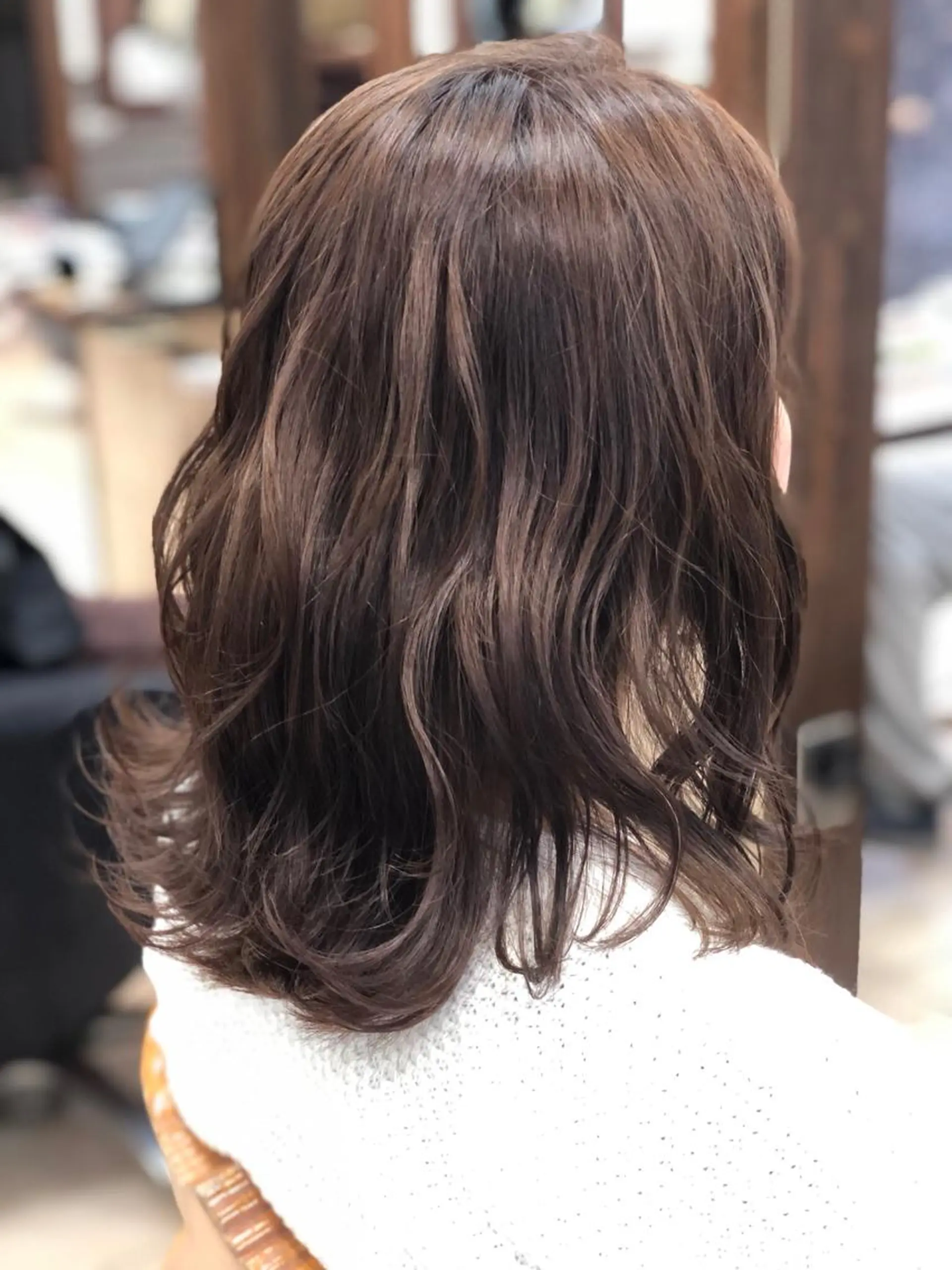 ミディアム カラー ブラウンカラー ショコラブラウン 白髪ぼかし脱白髪染め 大塚綾のヘアスタイル