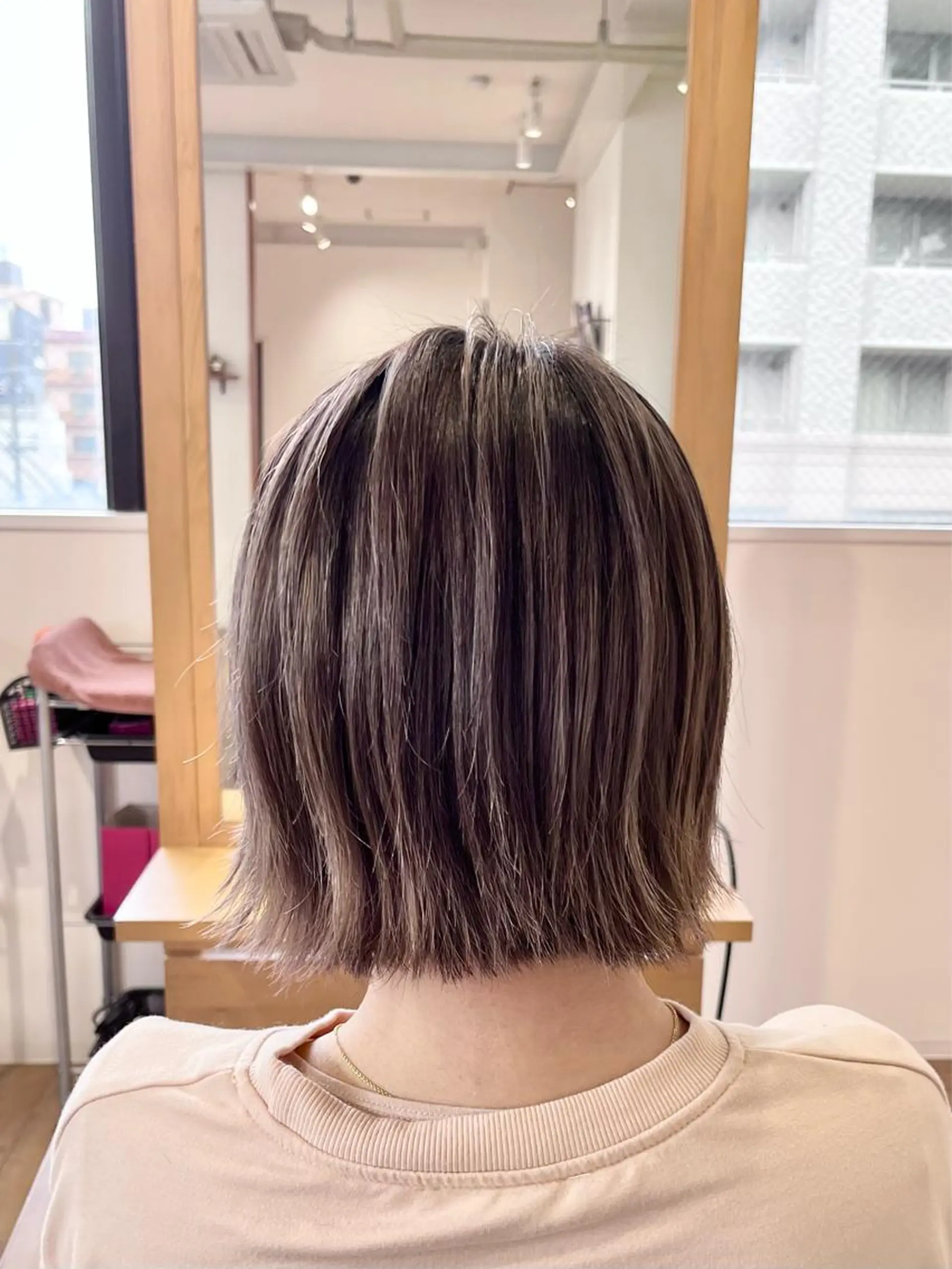 ショート カラー バレイヤージュ ベージュカラー ブリーチ レイヤーカット トリートメント KIZU 髪質改善 オカルト怪談のヘアスタイル