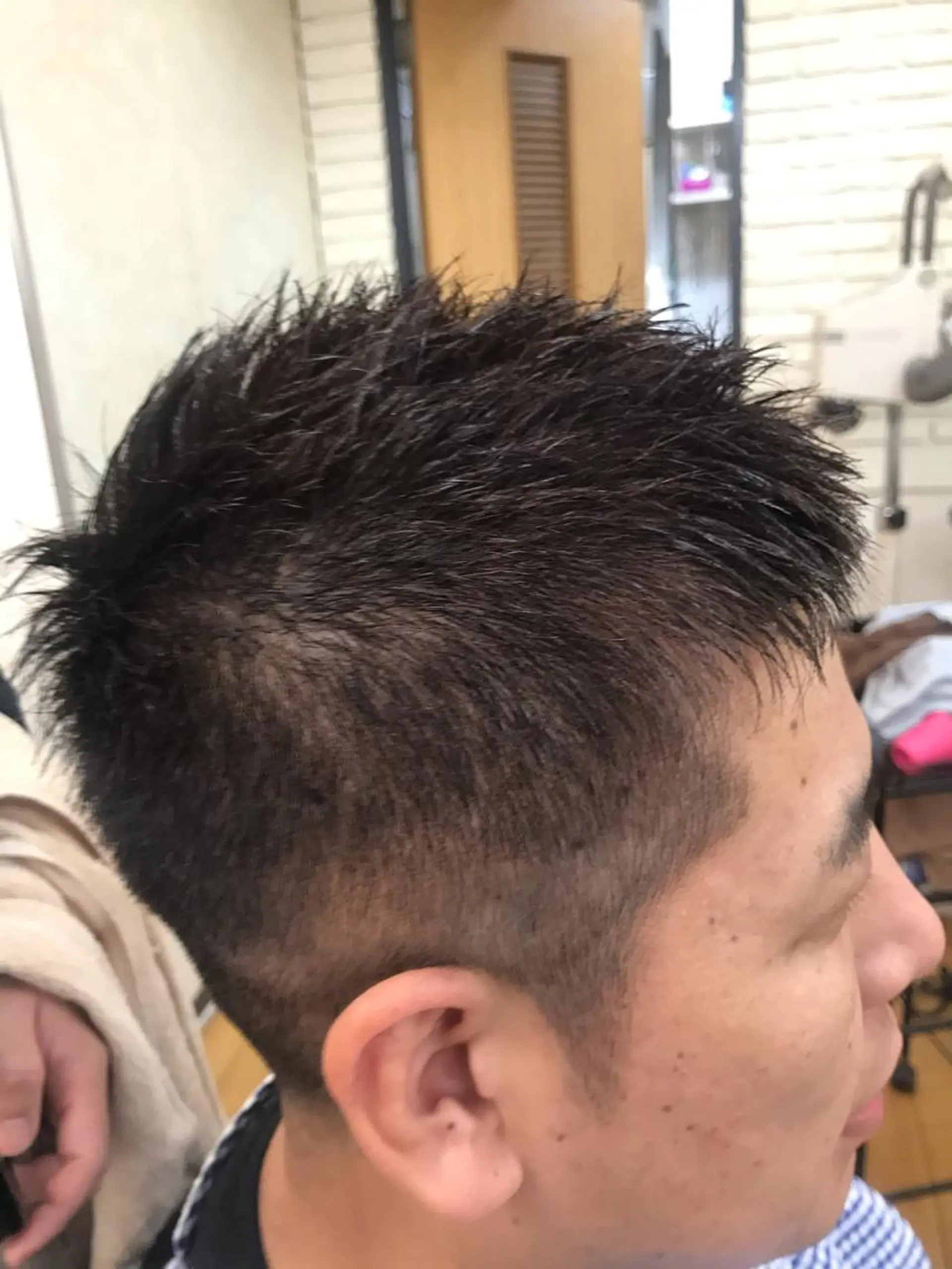 ショート カラー メンズ ブラウンカラー ピンクカラー ピンクブラウン BarberTOKUTOKO所属・TOKUTOKO 小野寺のヘアスタイル