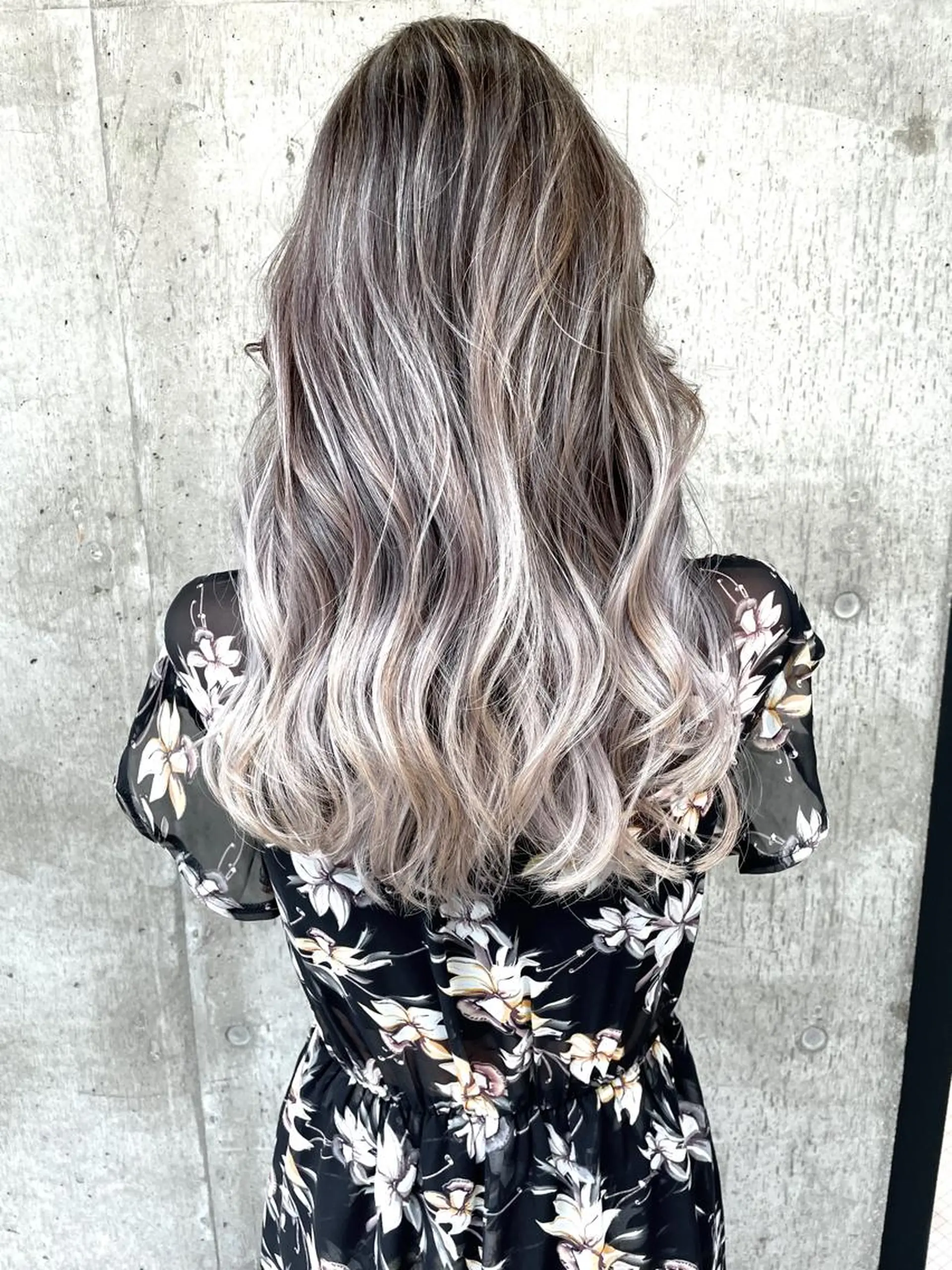 セミロング カラー バレイヤージュ レイヤーカット SALOWIN  原宿ash所属・タナカ タクヤのヘアスタイル