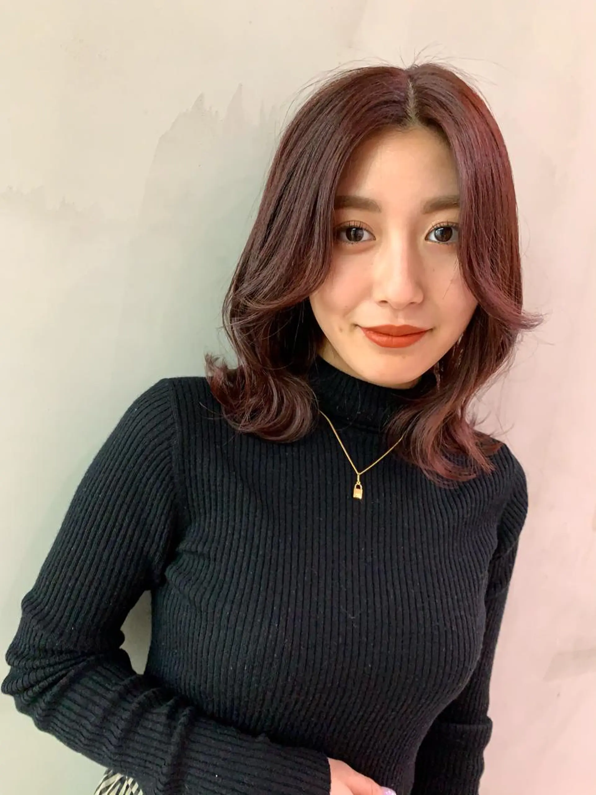 ミディアム カラー レッドカラー バイオレットカラー River,Land所属・yui .のヘアスタイル