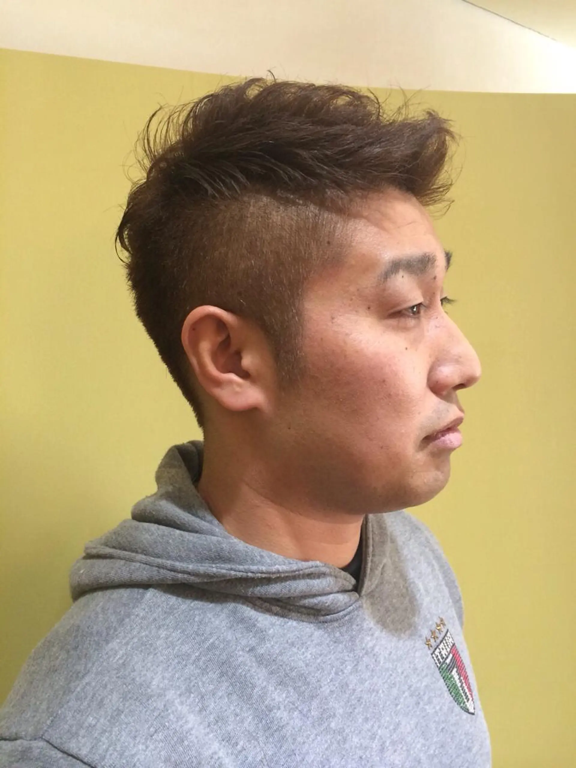 ショート カラー メンズ 鬼頭 洋吏のヘアスタイル