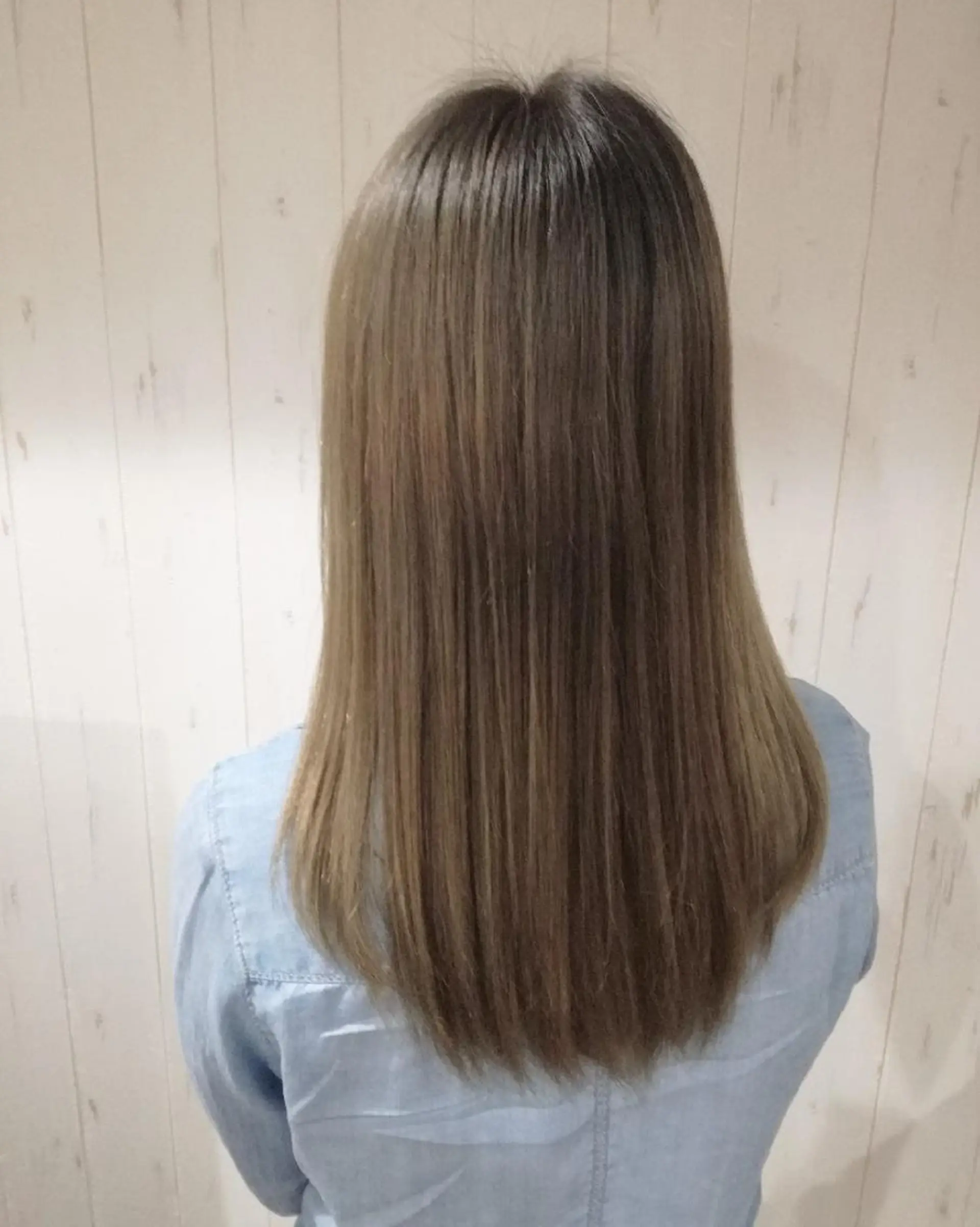 セミロング カラー アッシュ 西川 敏夫のヘアスタイル