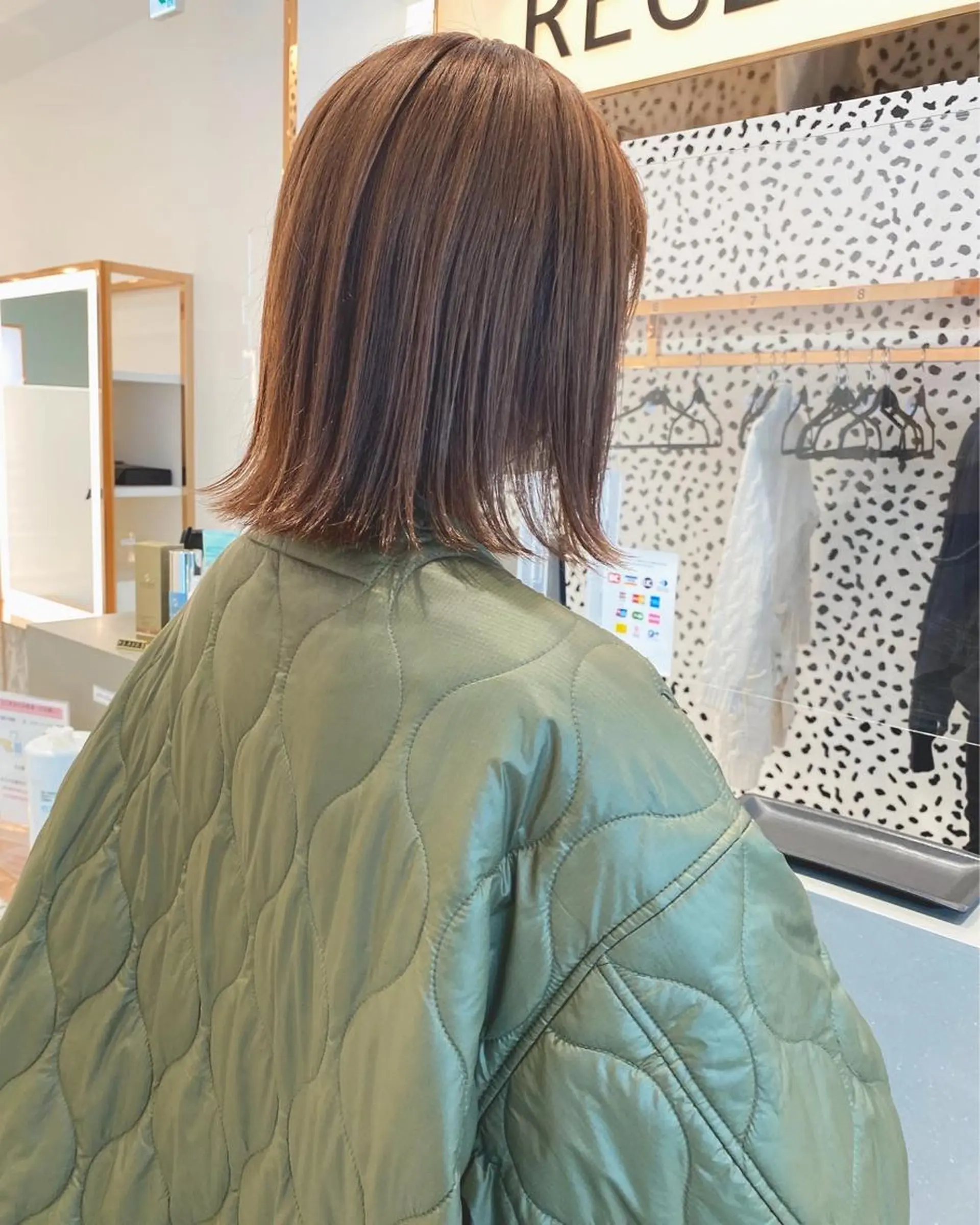 ミディアム カラー カット ヘアカラー ブリーチなしで透け感 暖色カラーボブaoiのヘアスタイル