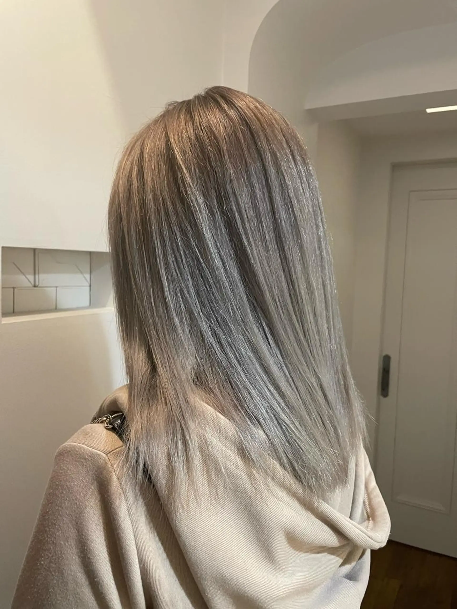 セミロング ヘアカラー トリートメント ブリーチ毛矯正.髪質 改善.髪にドラマをのヘアスタイル