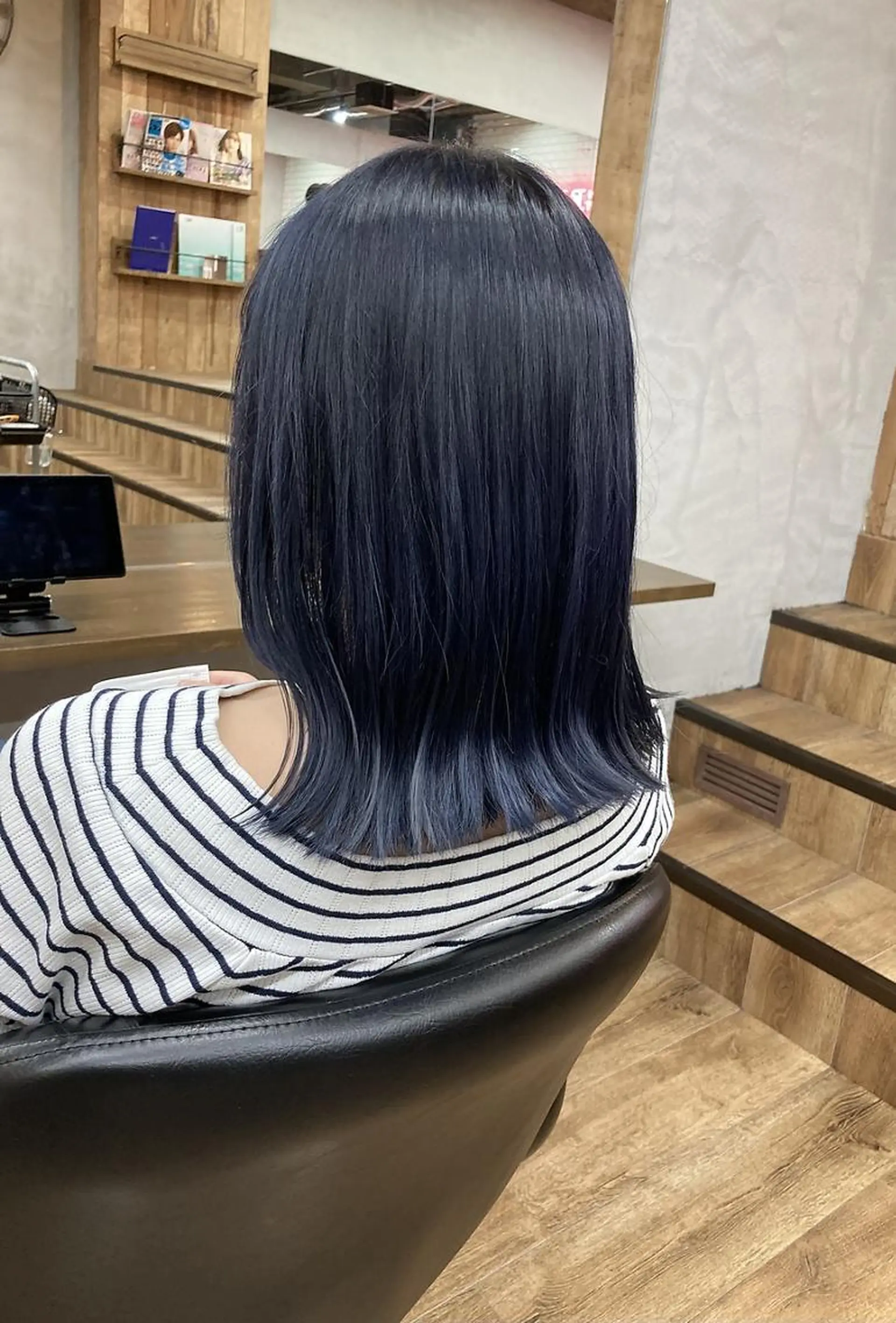 ミディアム カラー ブルーカラー ネイビーカラー ANGELICA 天理店のヘアスタイル