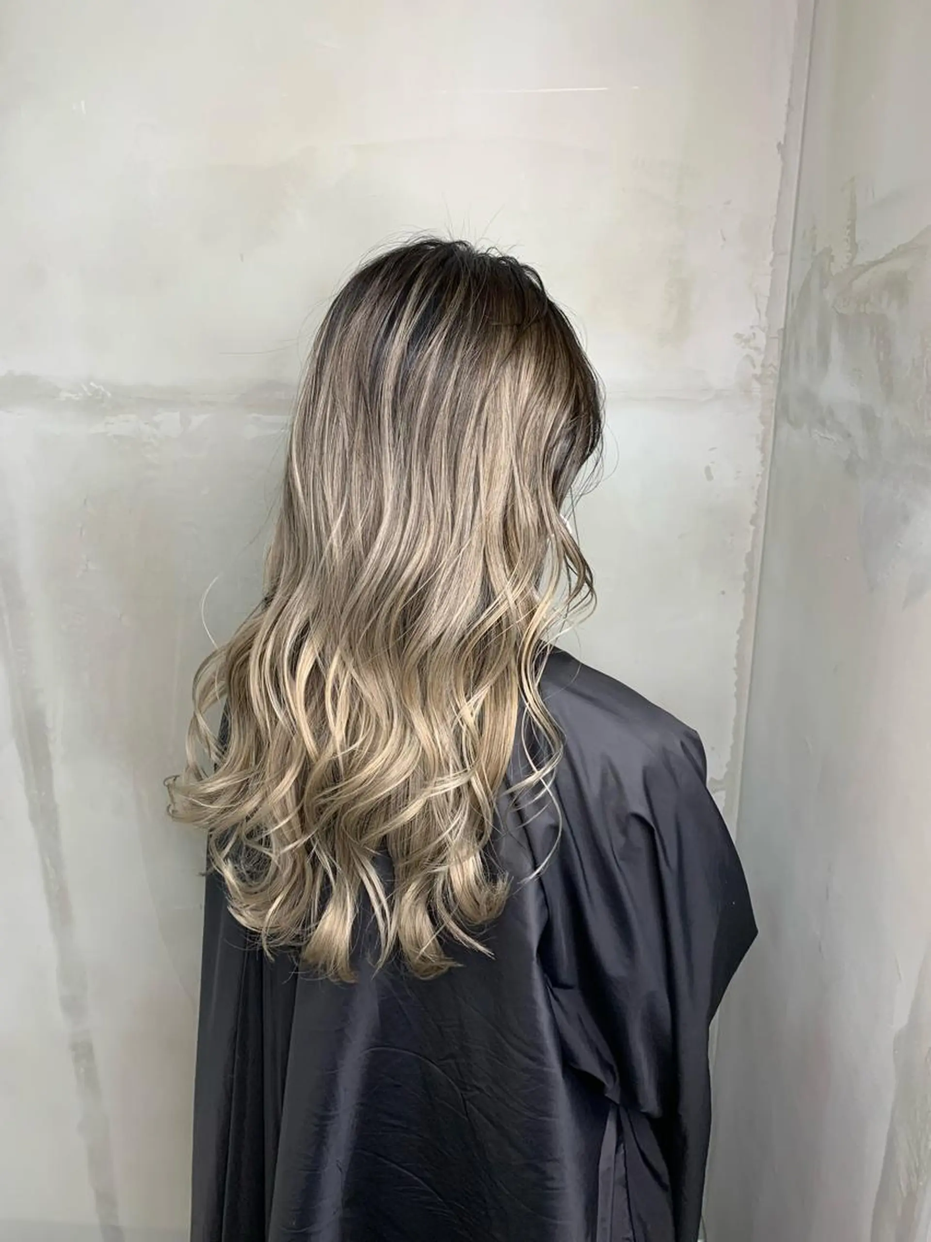 ロング カラー バレイヤージュ ベージュカラー ブリーチ ブロンド ケアブリーチ カット ヘアカラー レイヤーカット/ 艶カラー/RYOMAのヘアスタイル