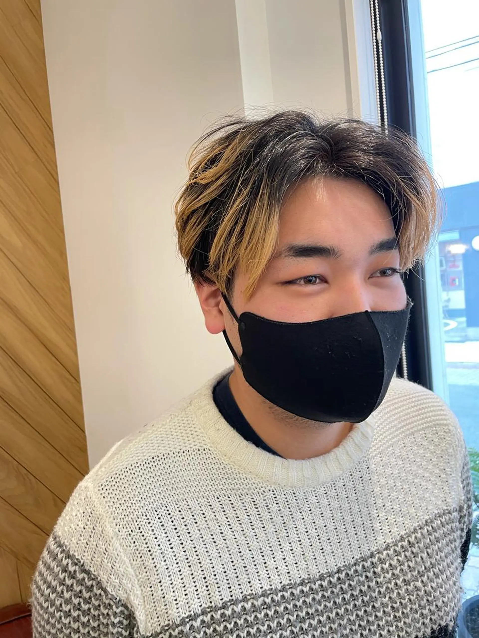 ショート カラー メンズ 鈴村 大介のヘアスタイル